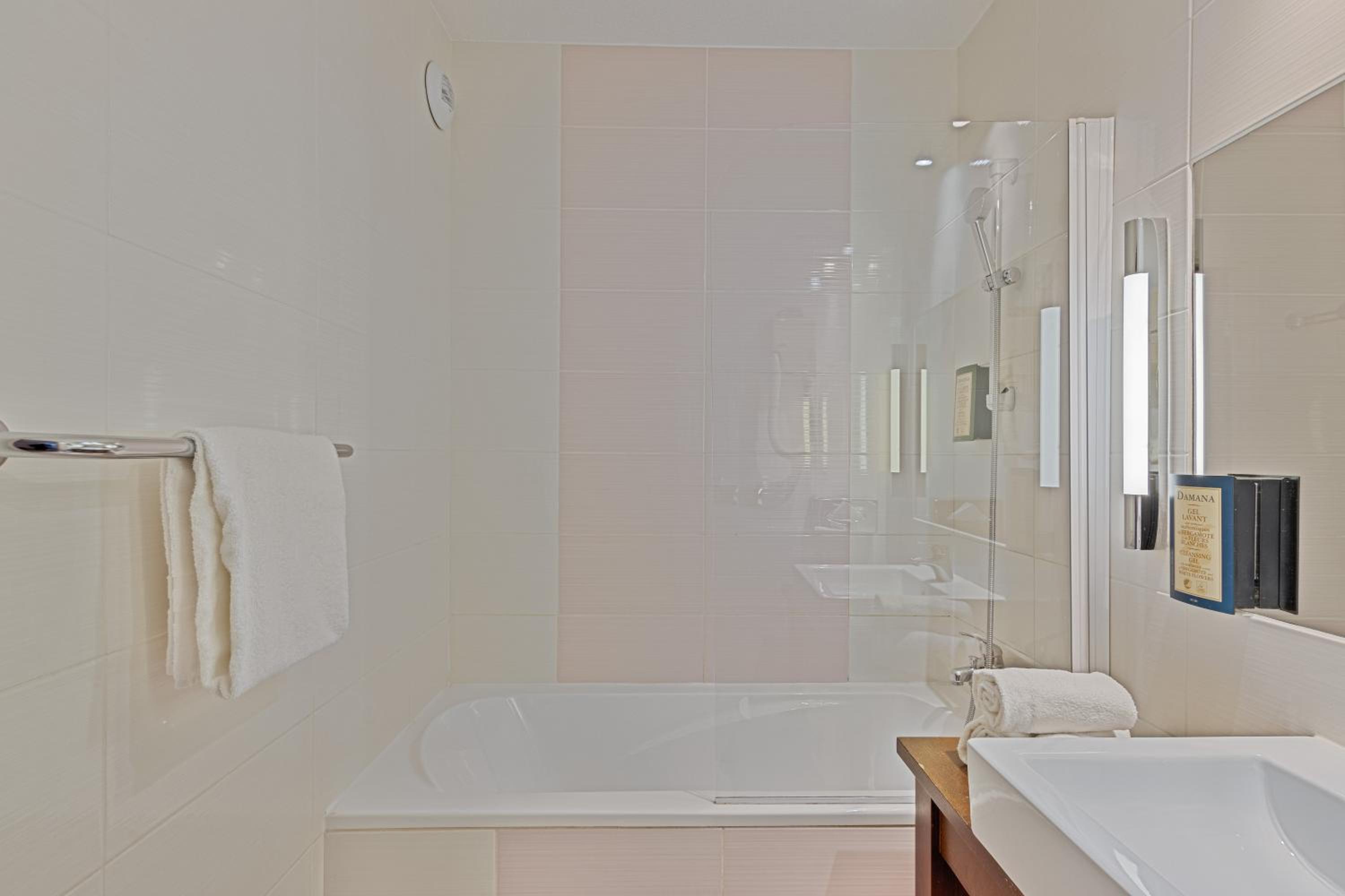 Standard Triple Room - Photo 6