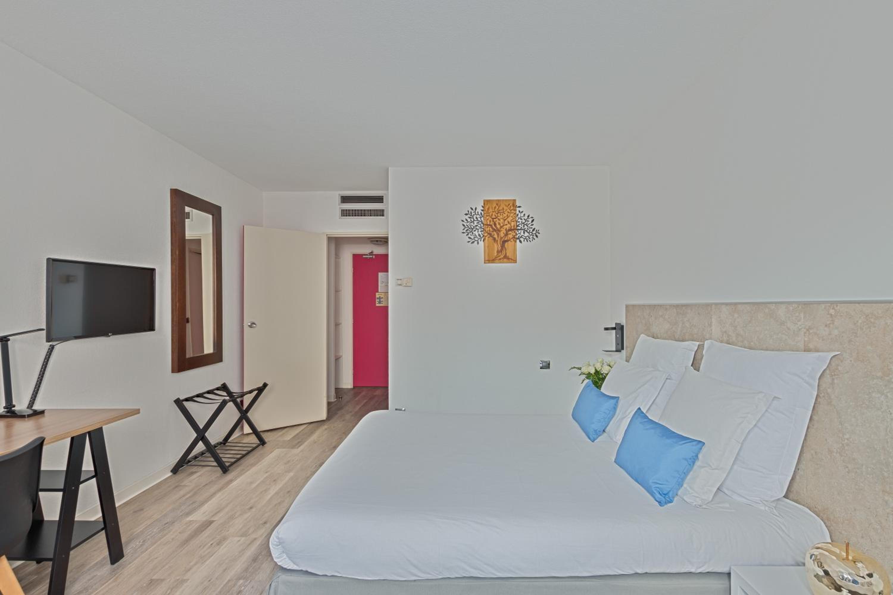 Standard Triple Room - Photo 5