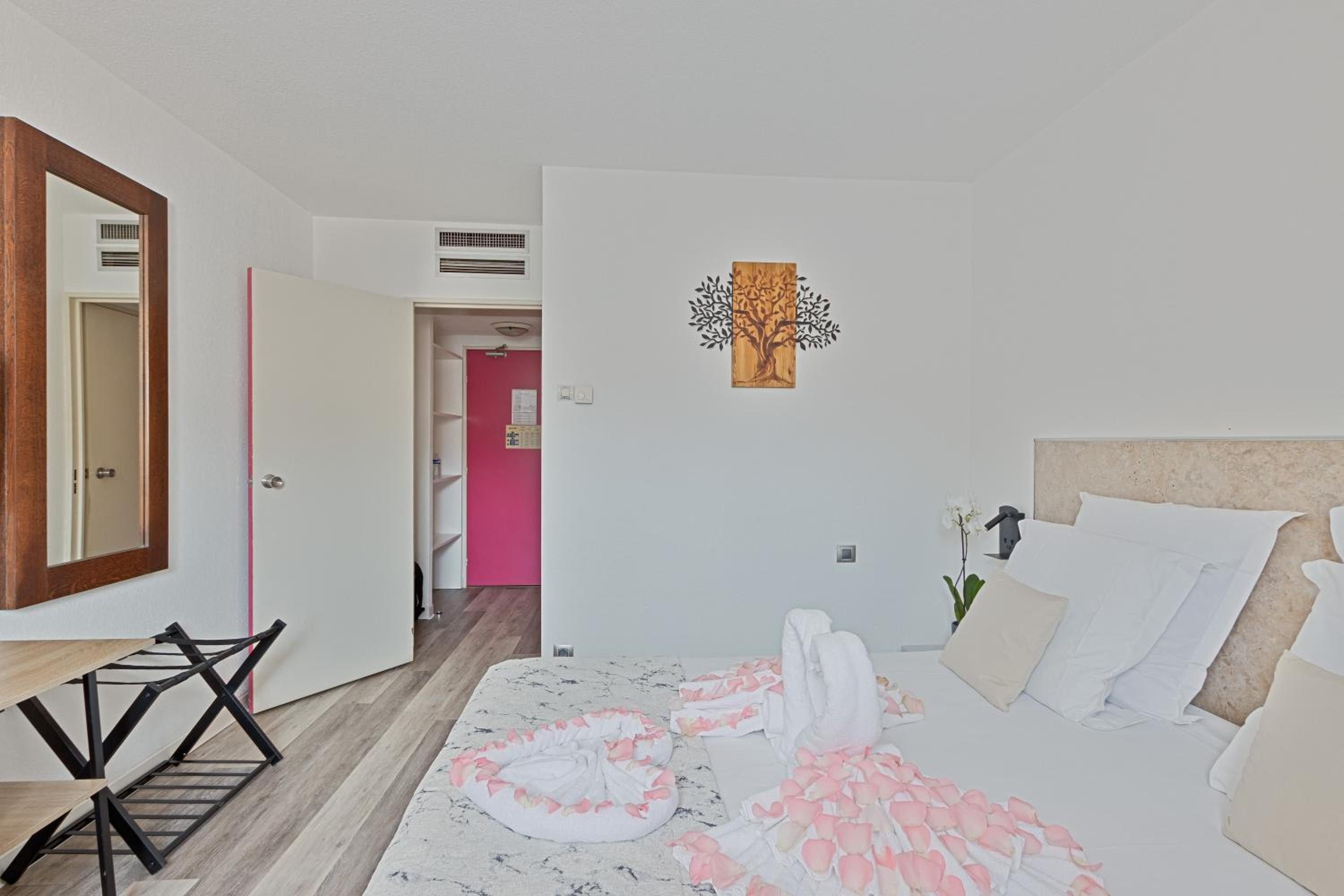 Standard Double Room photo 3
