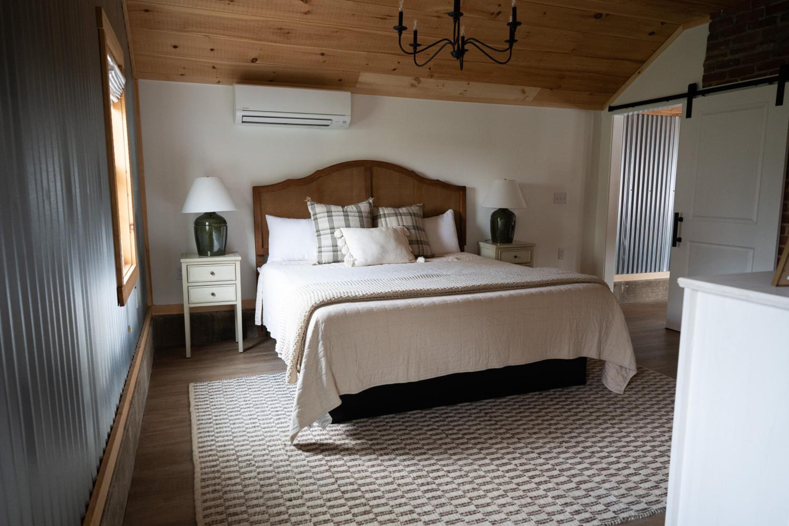 Deluxe King Suite