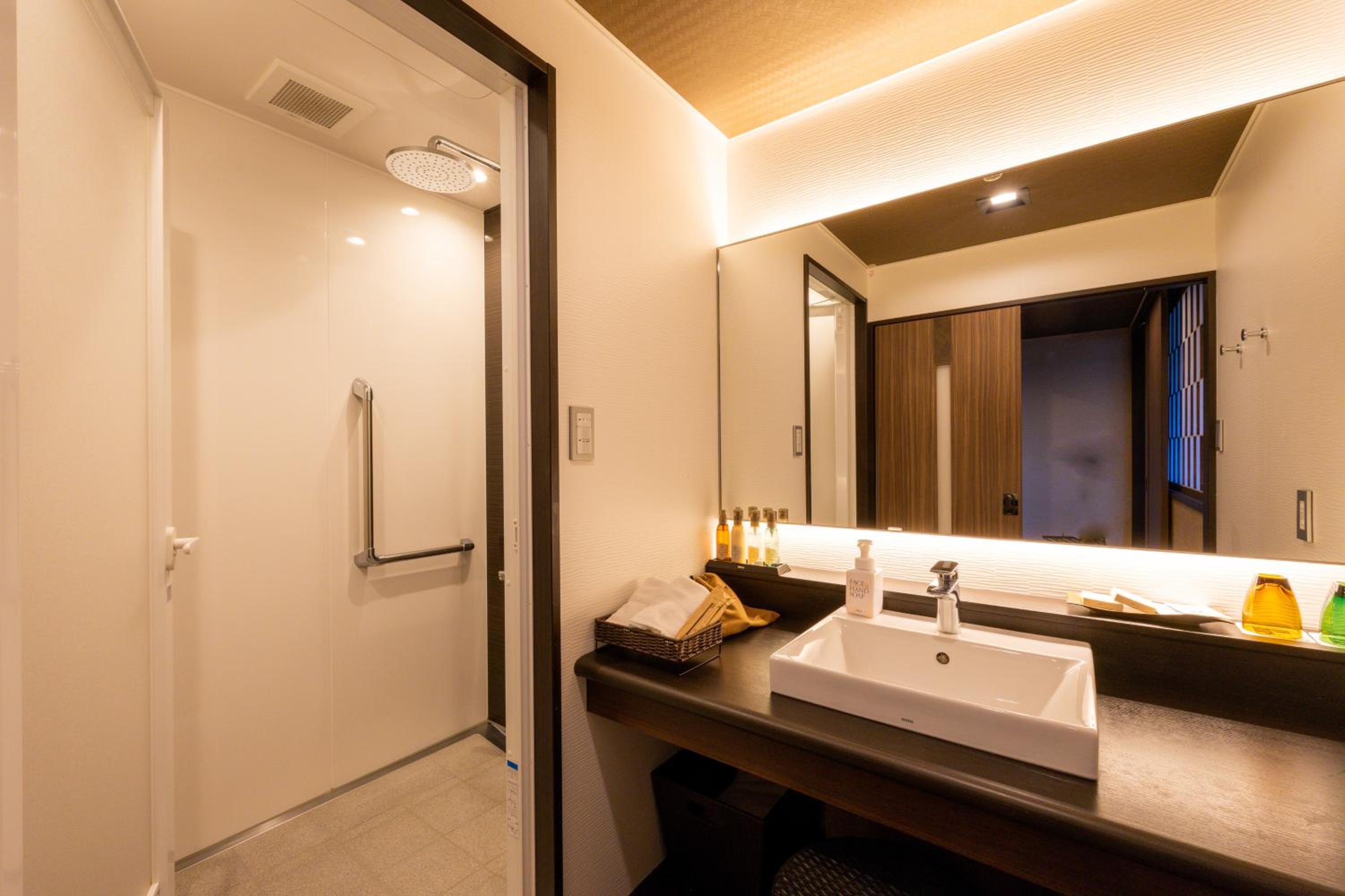 Deluxe Twin Room photo 3