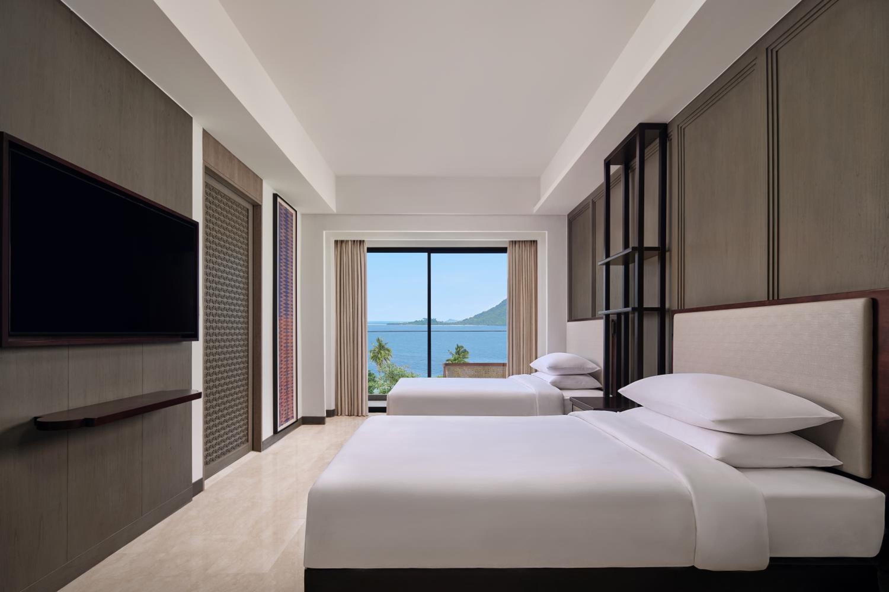 Premium Double Room with Two Double Beds and Ocean View - Photo 1