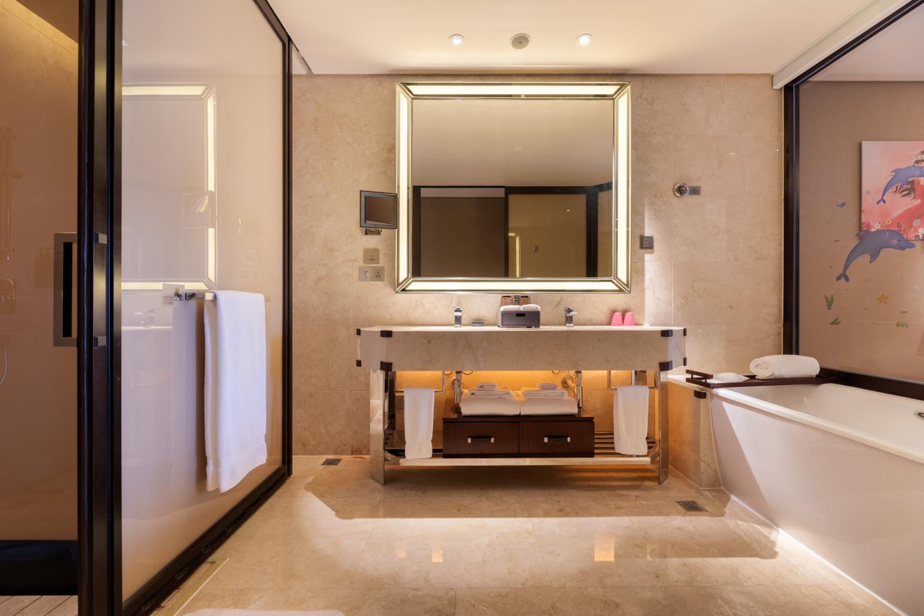 Deluxe Suite photo 2