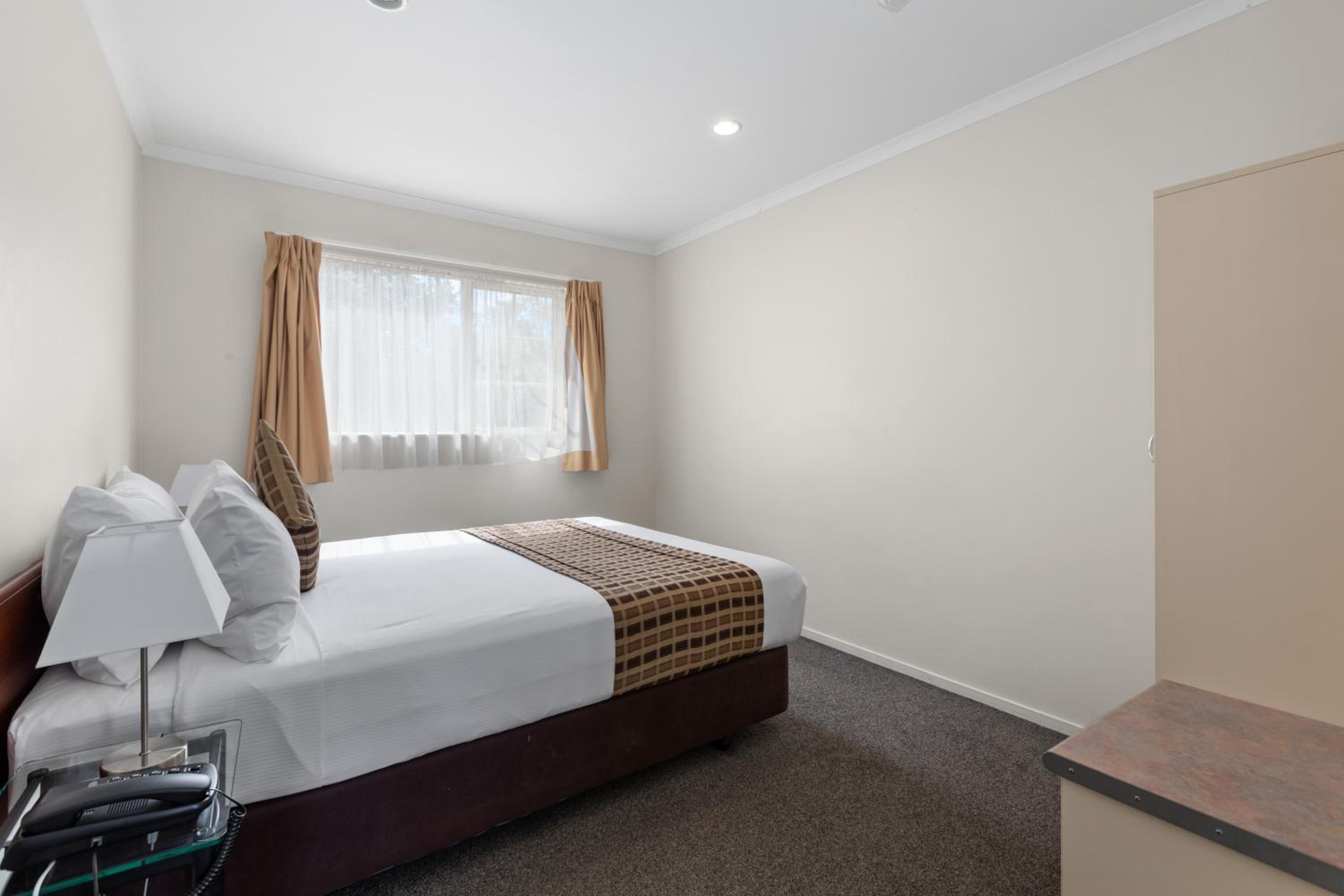 Two-Bedroom Suite thumbnail 5