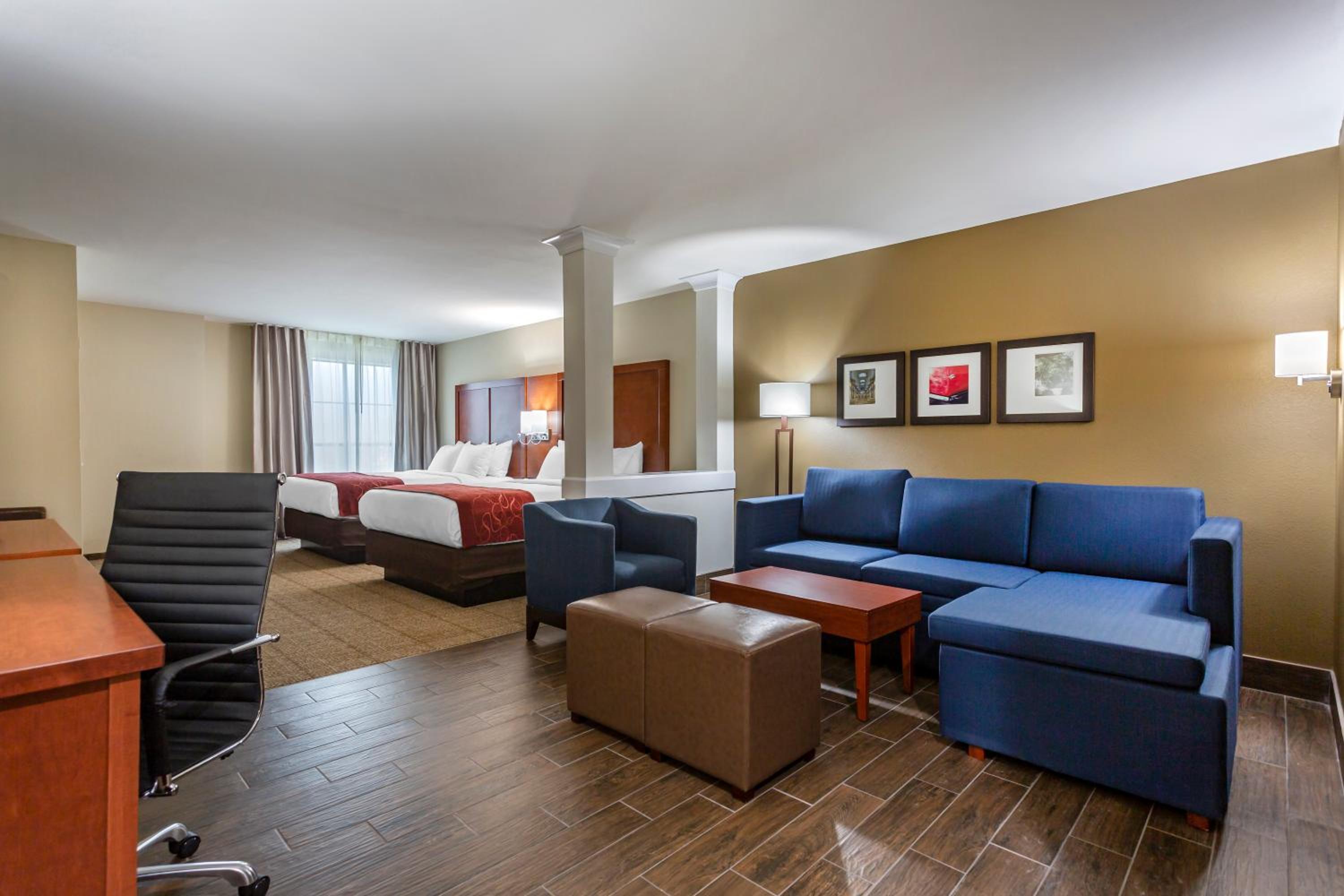 Standard Queen Suite with Two Queen Beds and Sofa Bed  photo 2