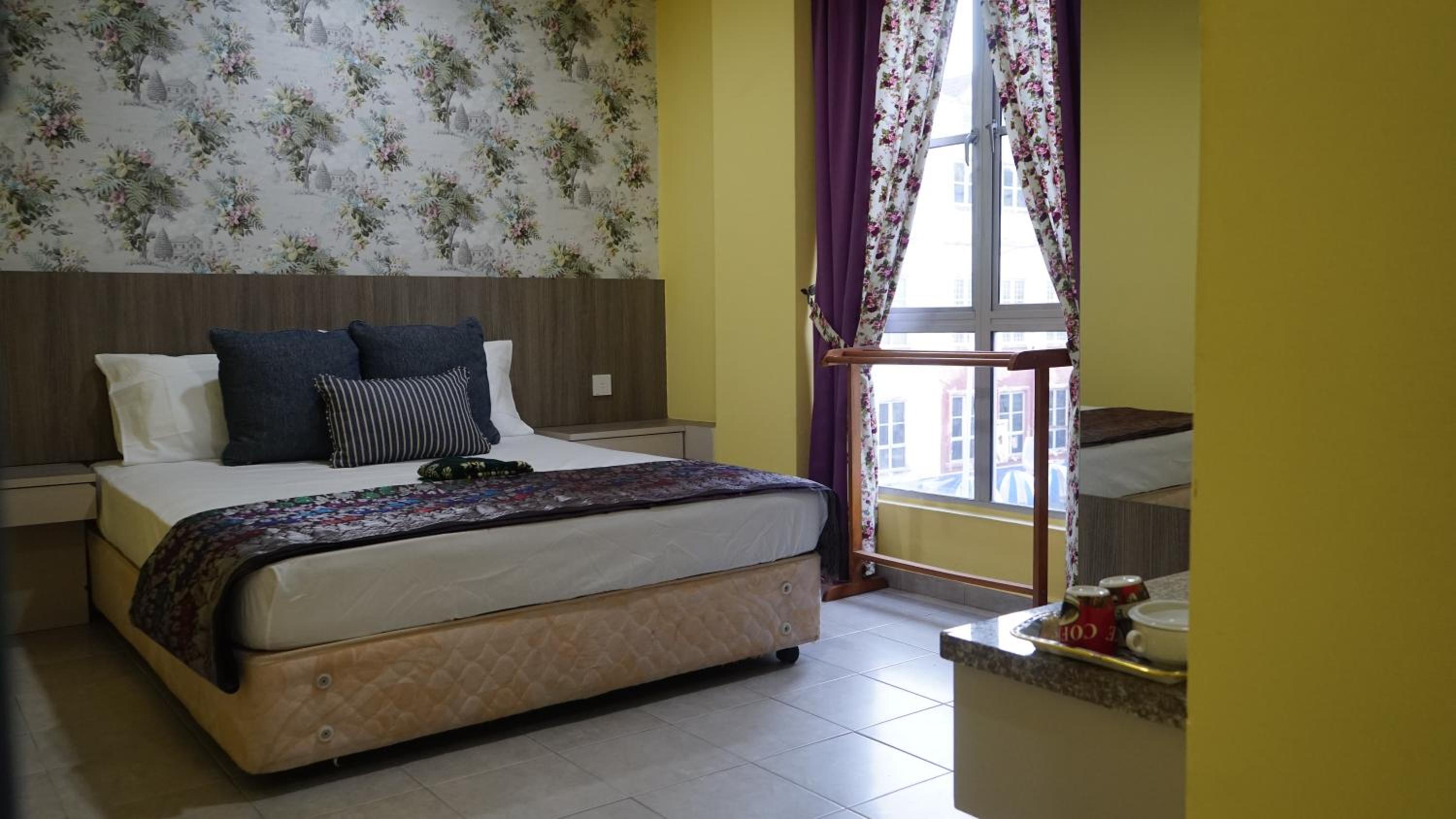 Deluxe Queen Room
