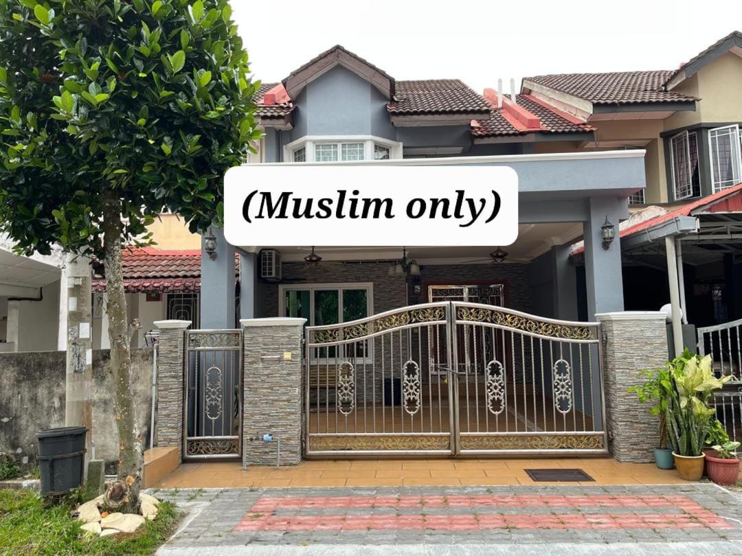 Three-Bedroom House photo 1