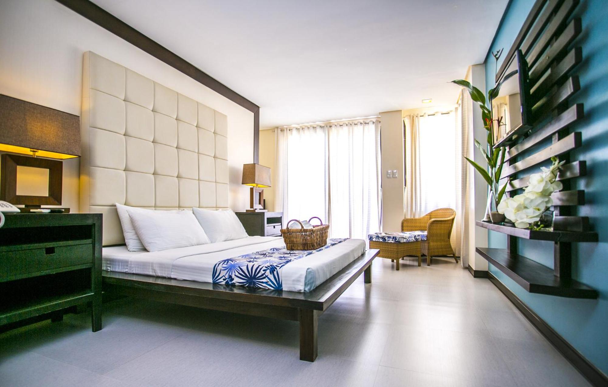 Suite with Pool View photo 2