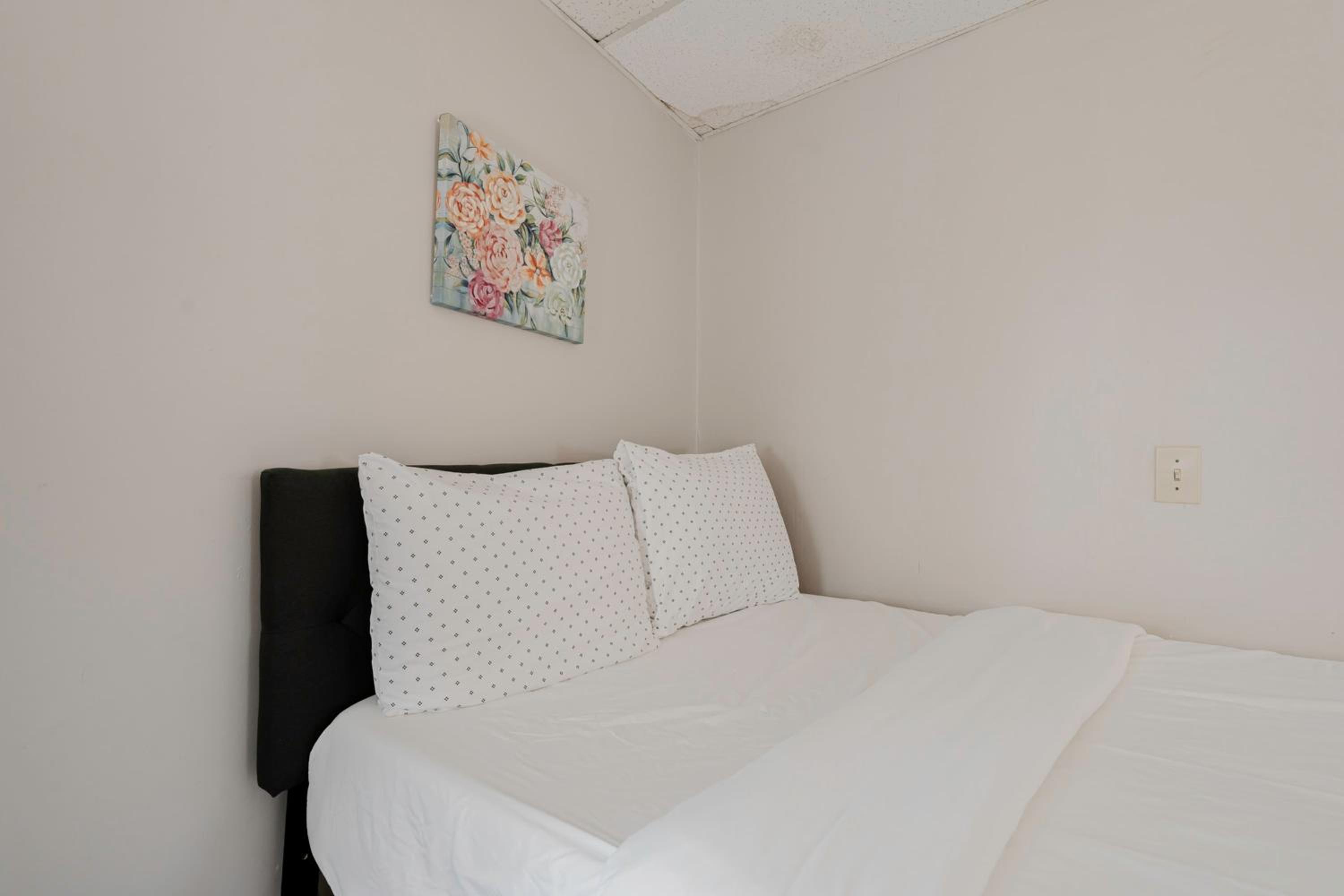 Family Room - Photo 13