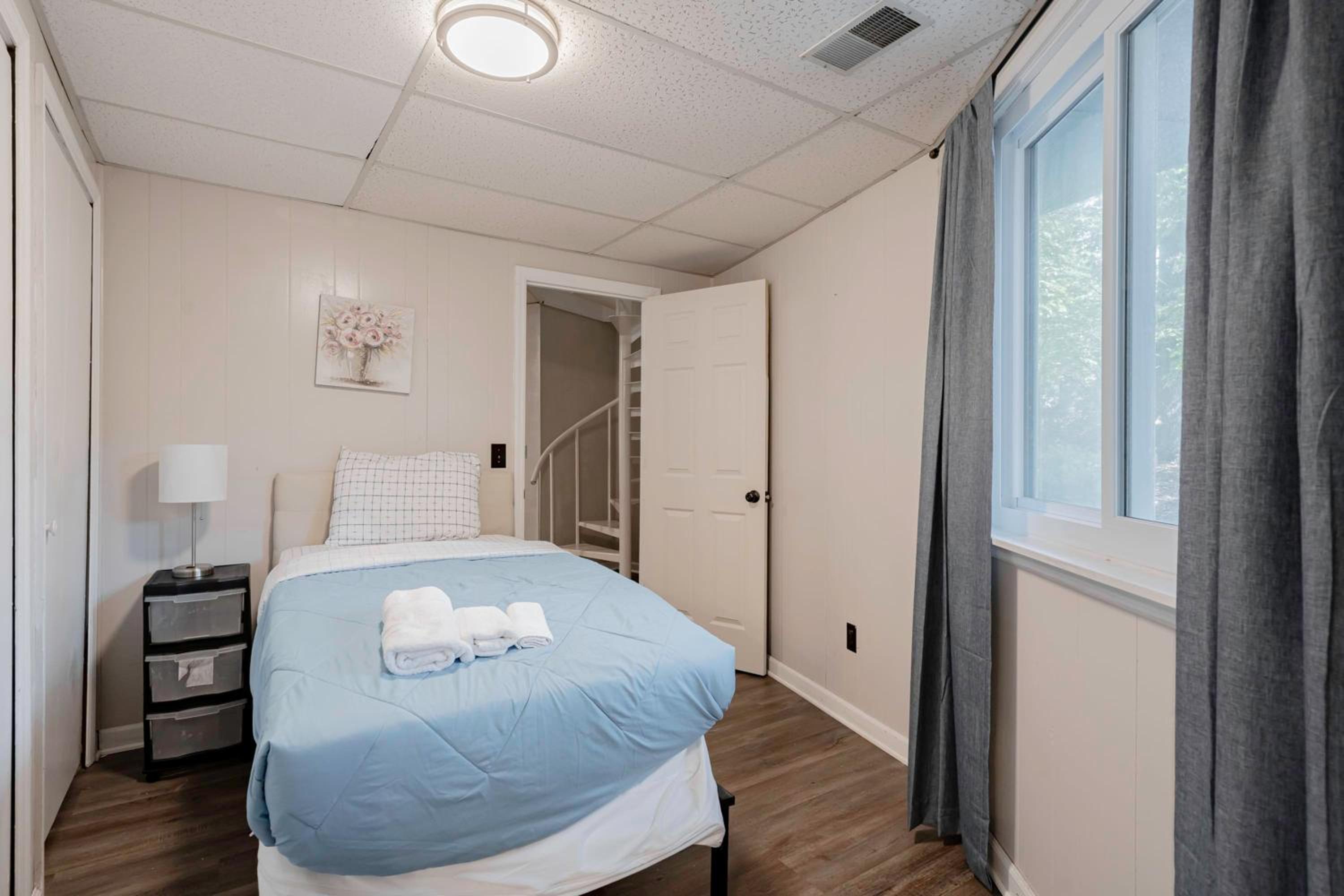 Family Room - Photo 45