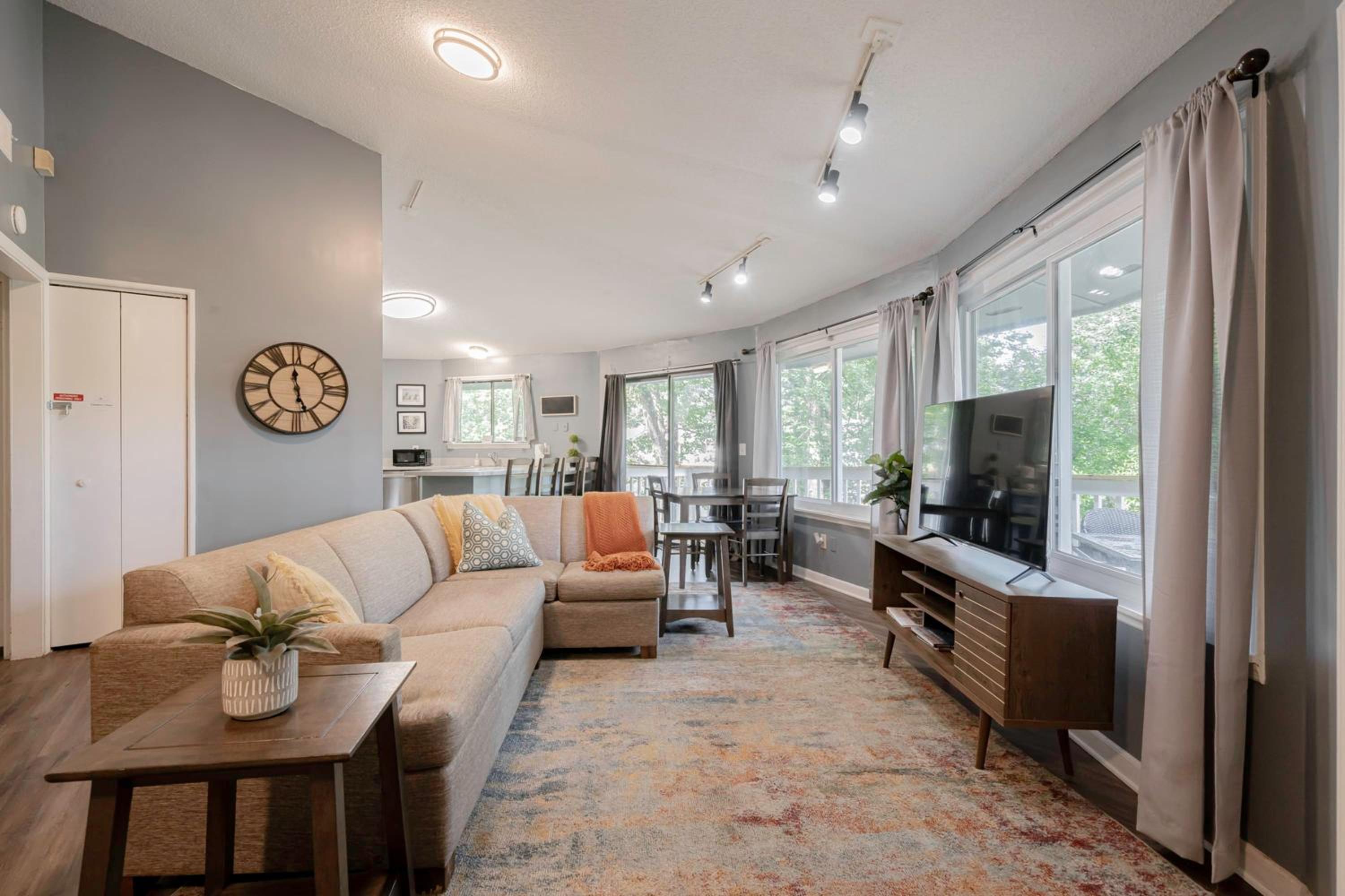 Family Room - Photo 55
