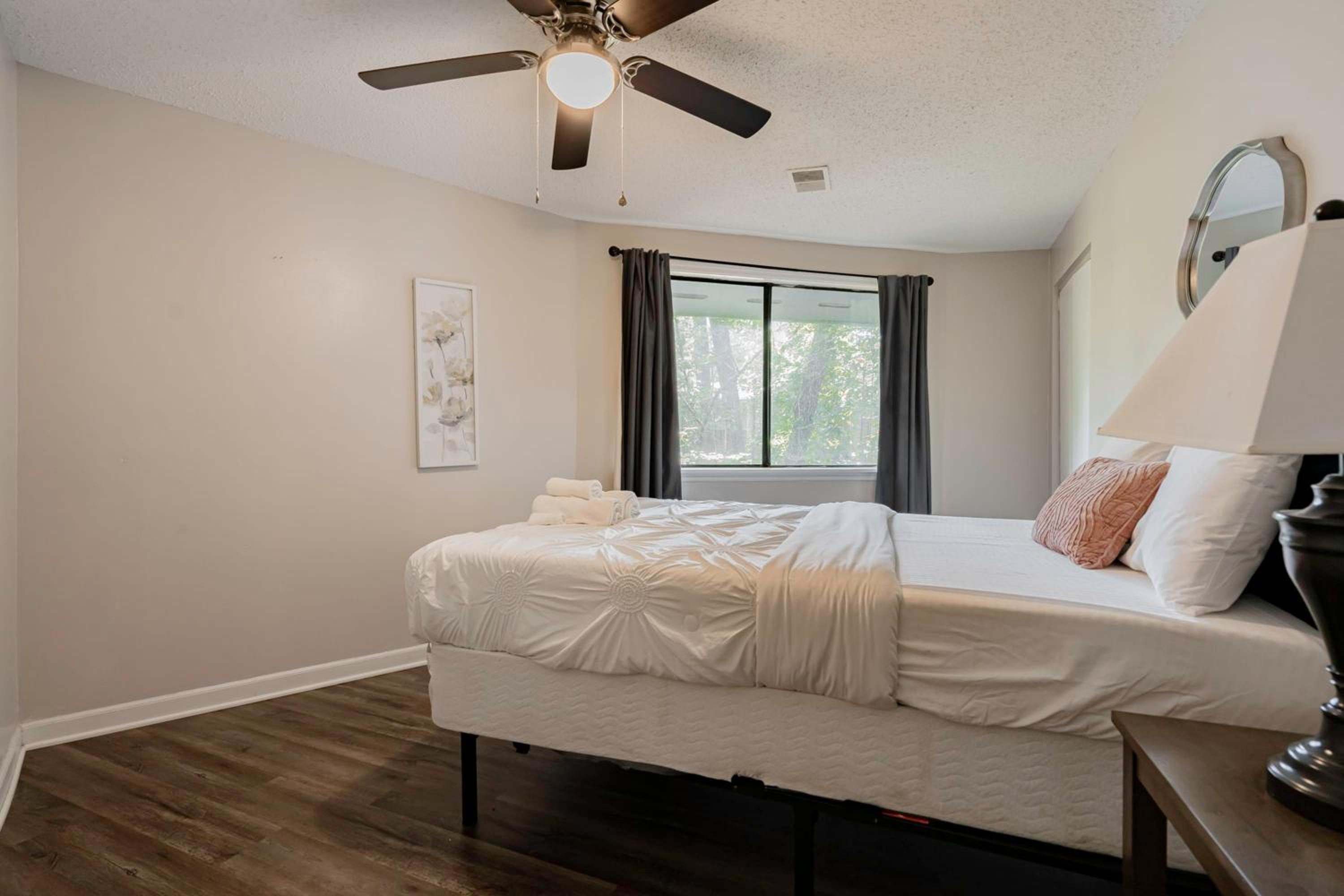 Family Room - Photo 2