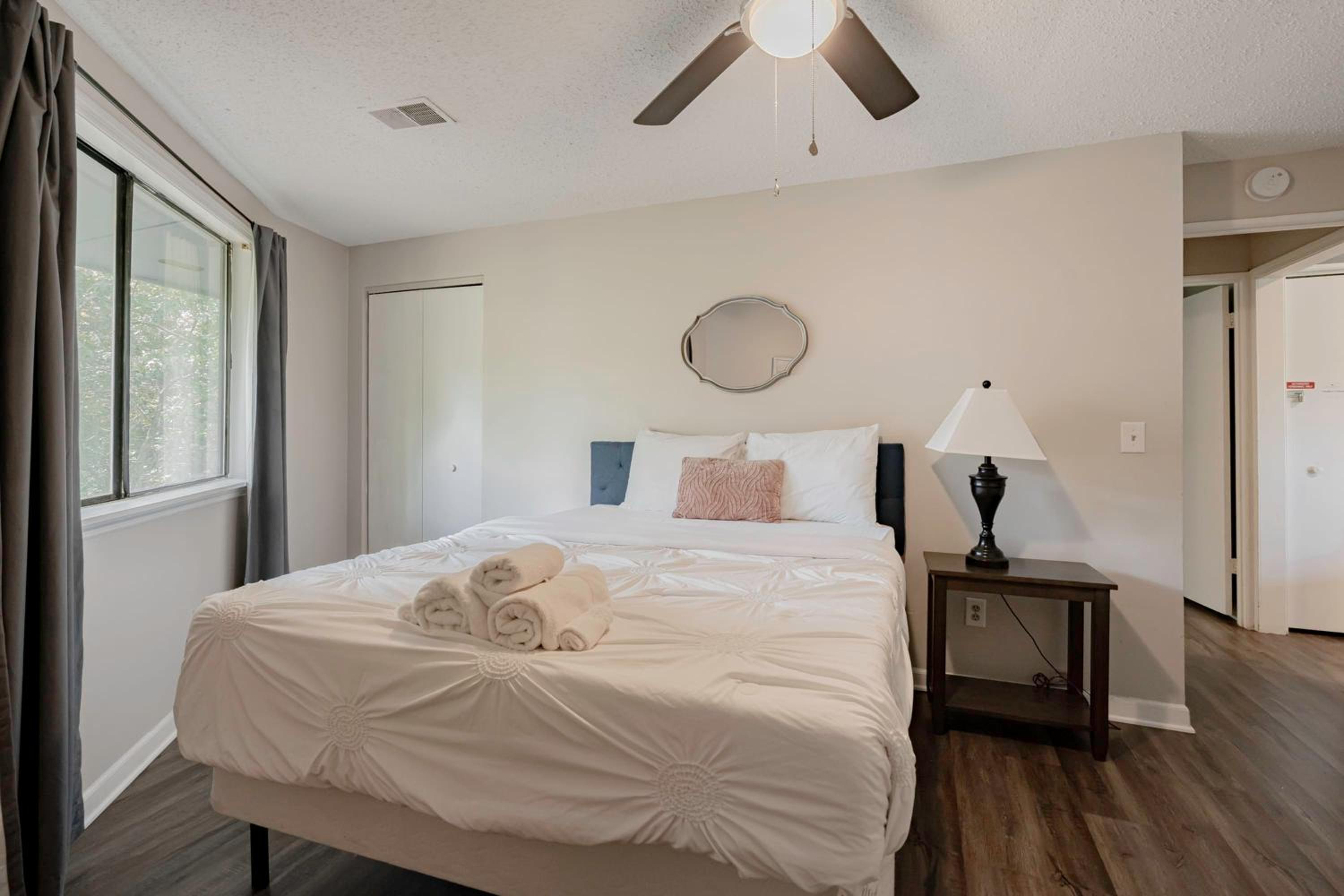 Family Room - Photo 53