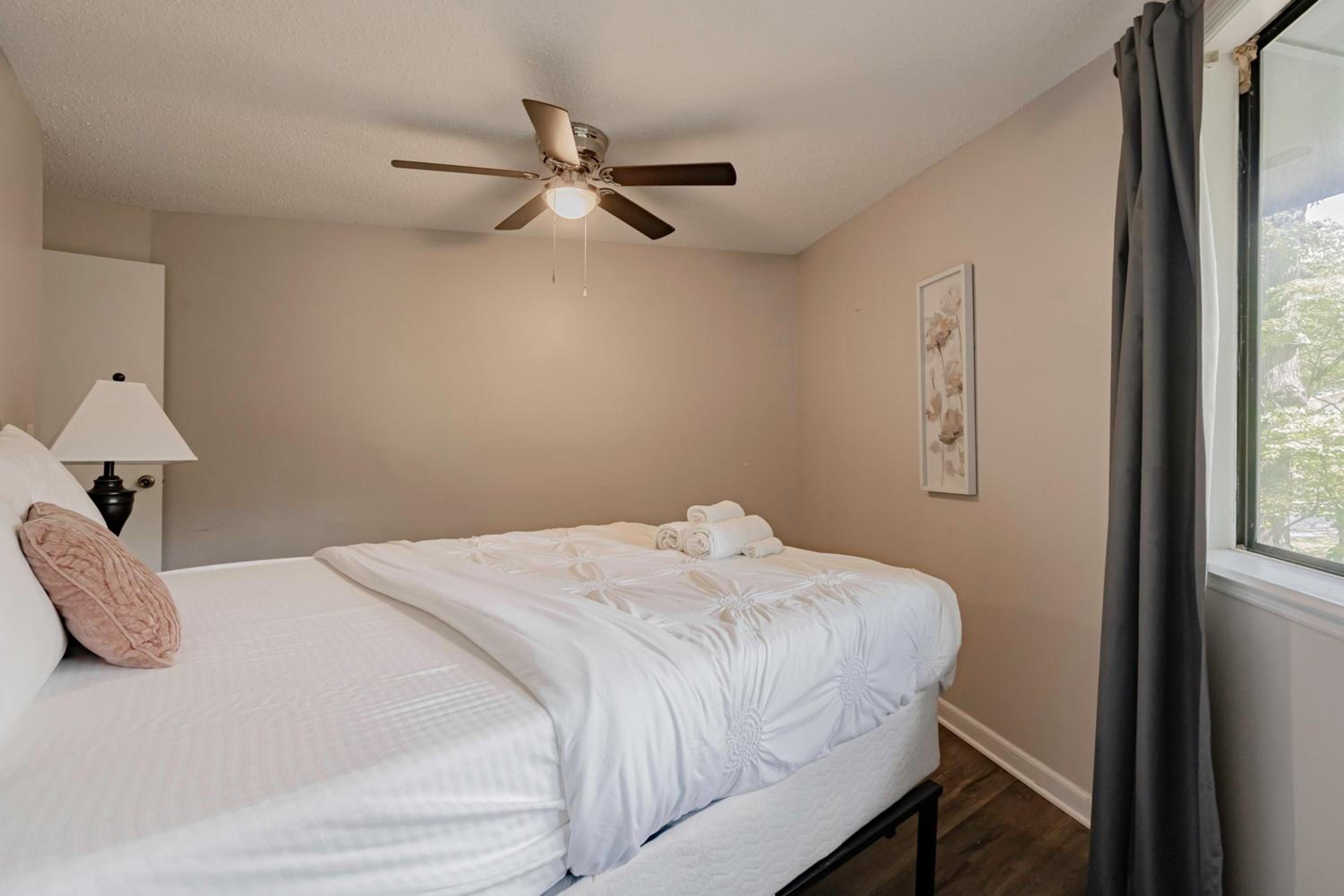 Family Room - Photo 11