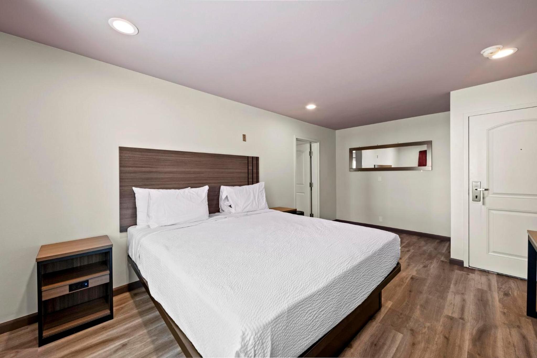 King Room with Two King Beds - Photo 3