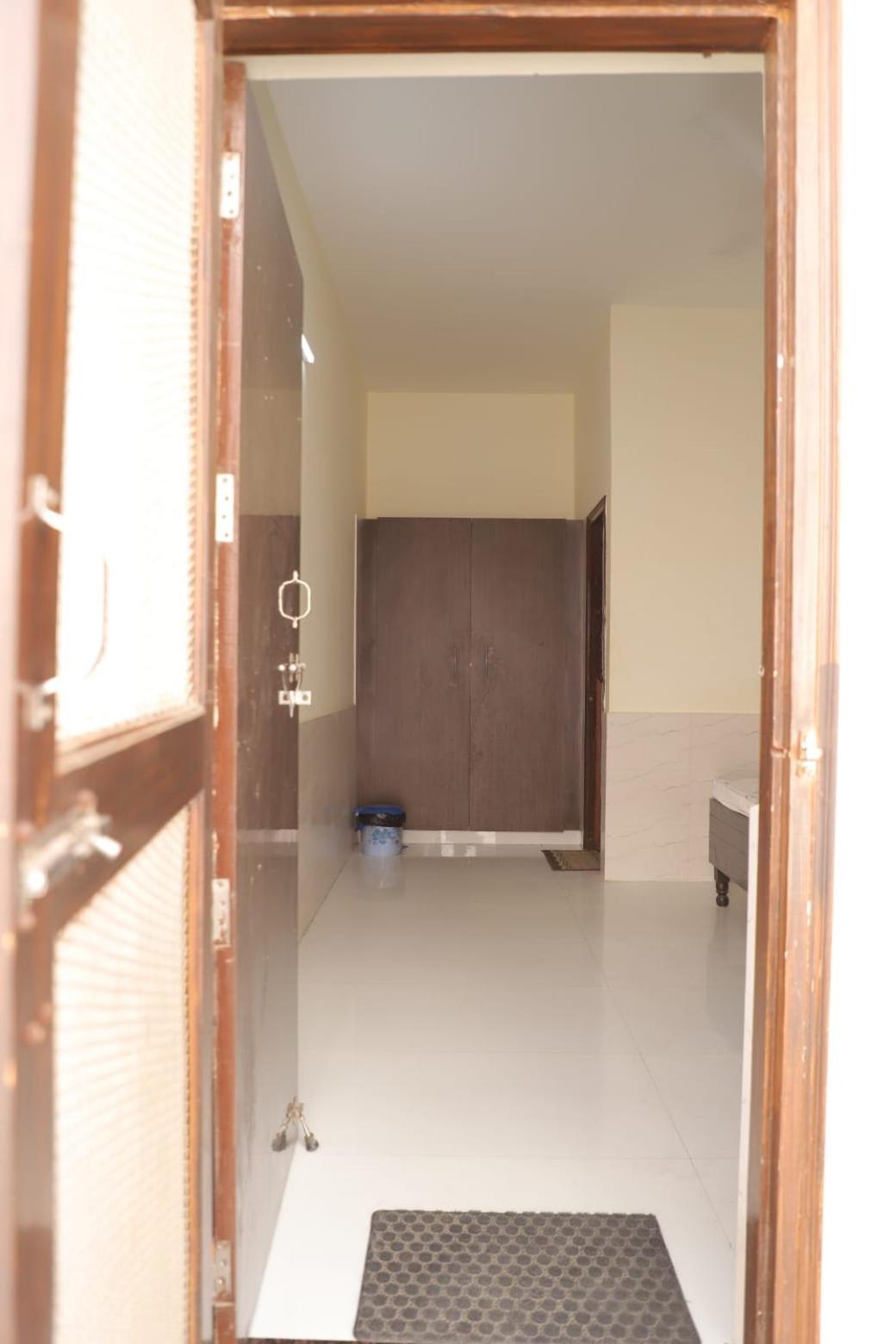Family Room with Bathroom photo 2