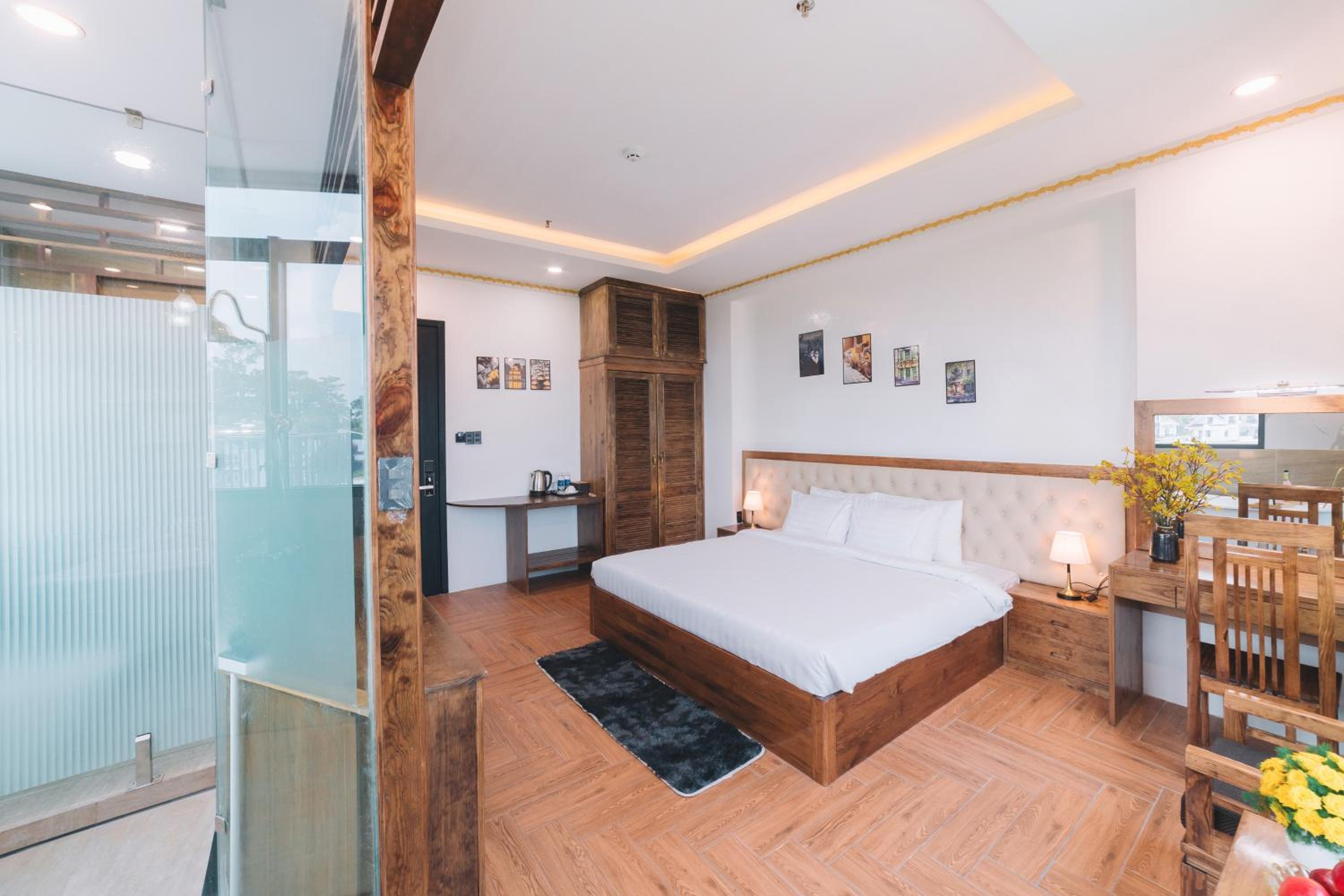 Deluxe Double Room with Bath photo 2