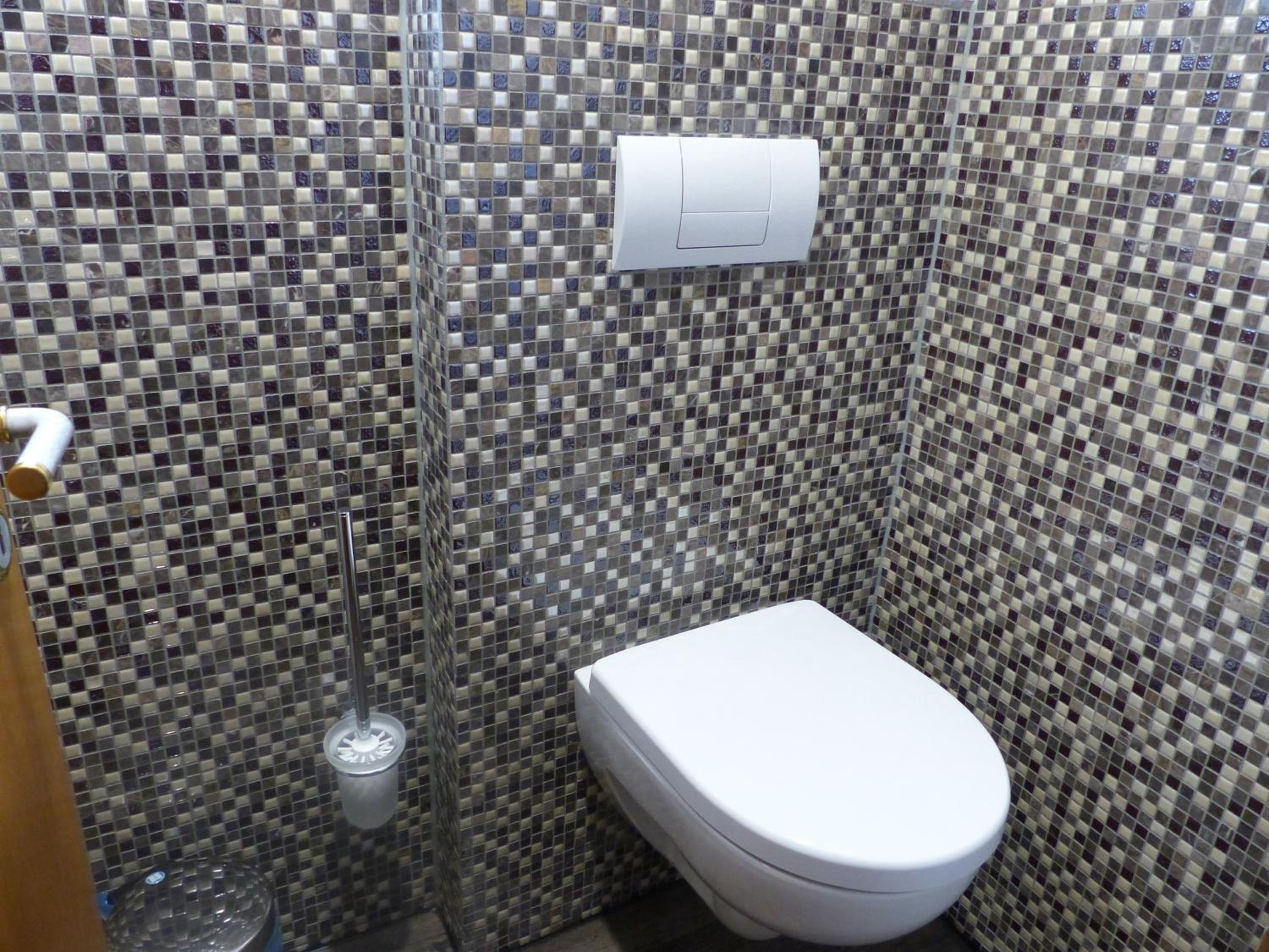 Basic Double Room with Shared Toilet photo 2