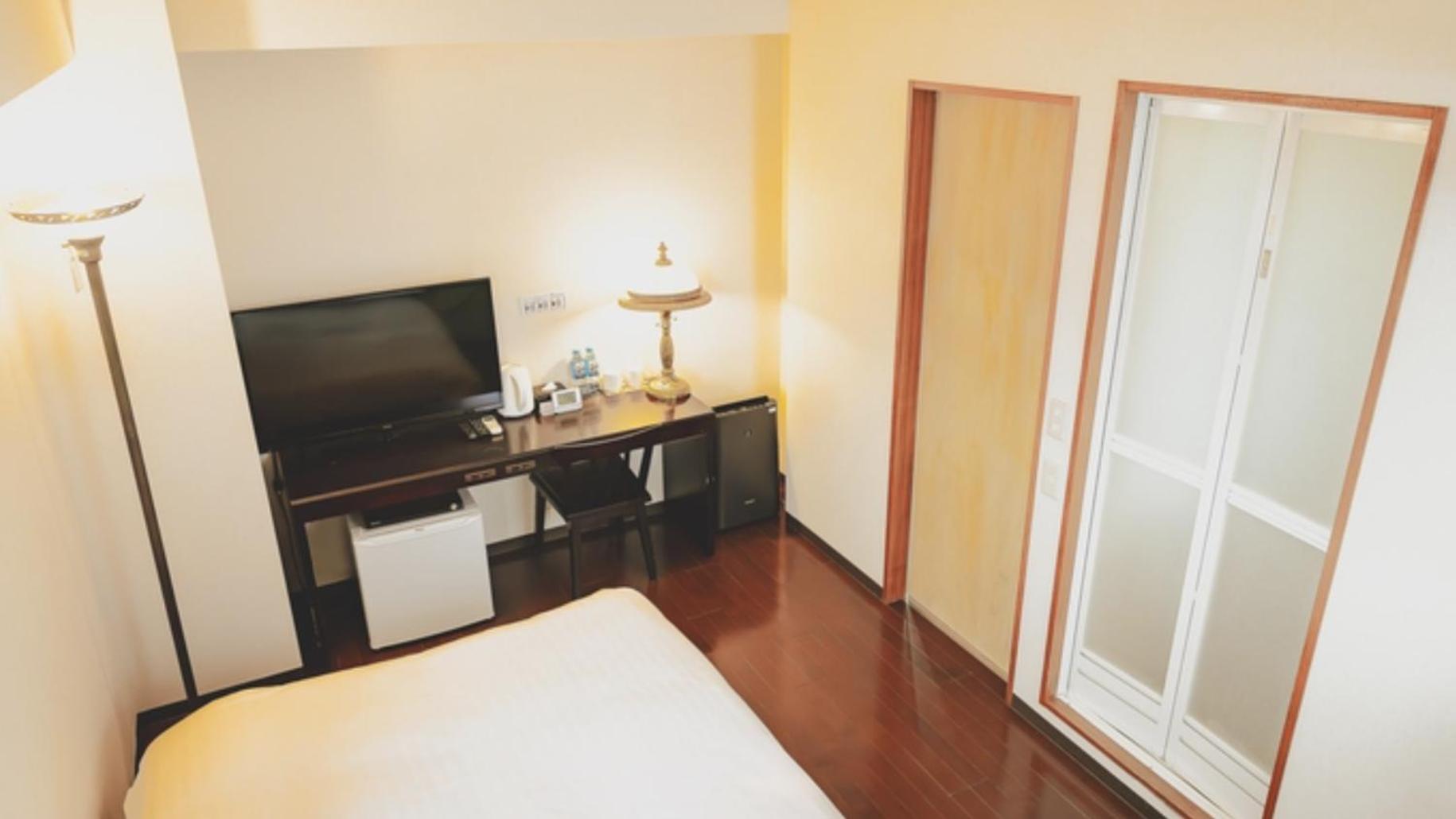 Double Room - Non-Smoking  - Photo 7