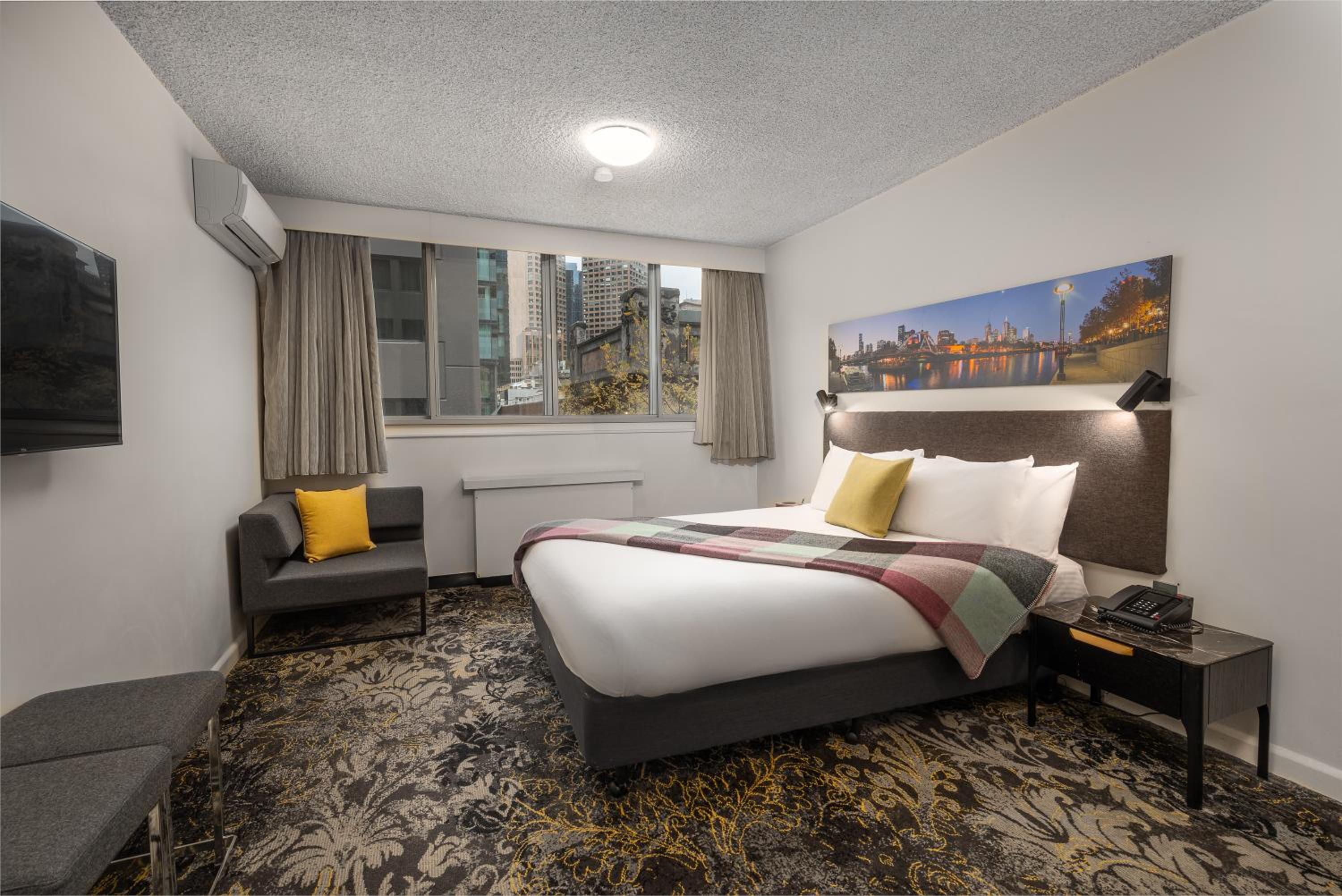 Deluxe Queen Room - Photo 1