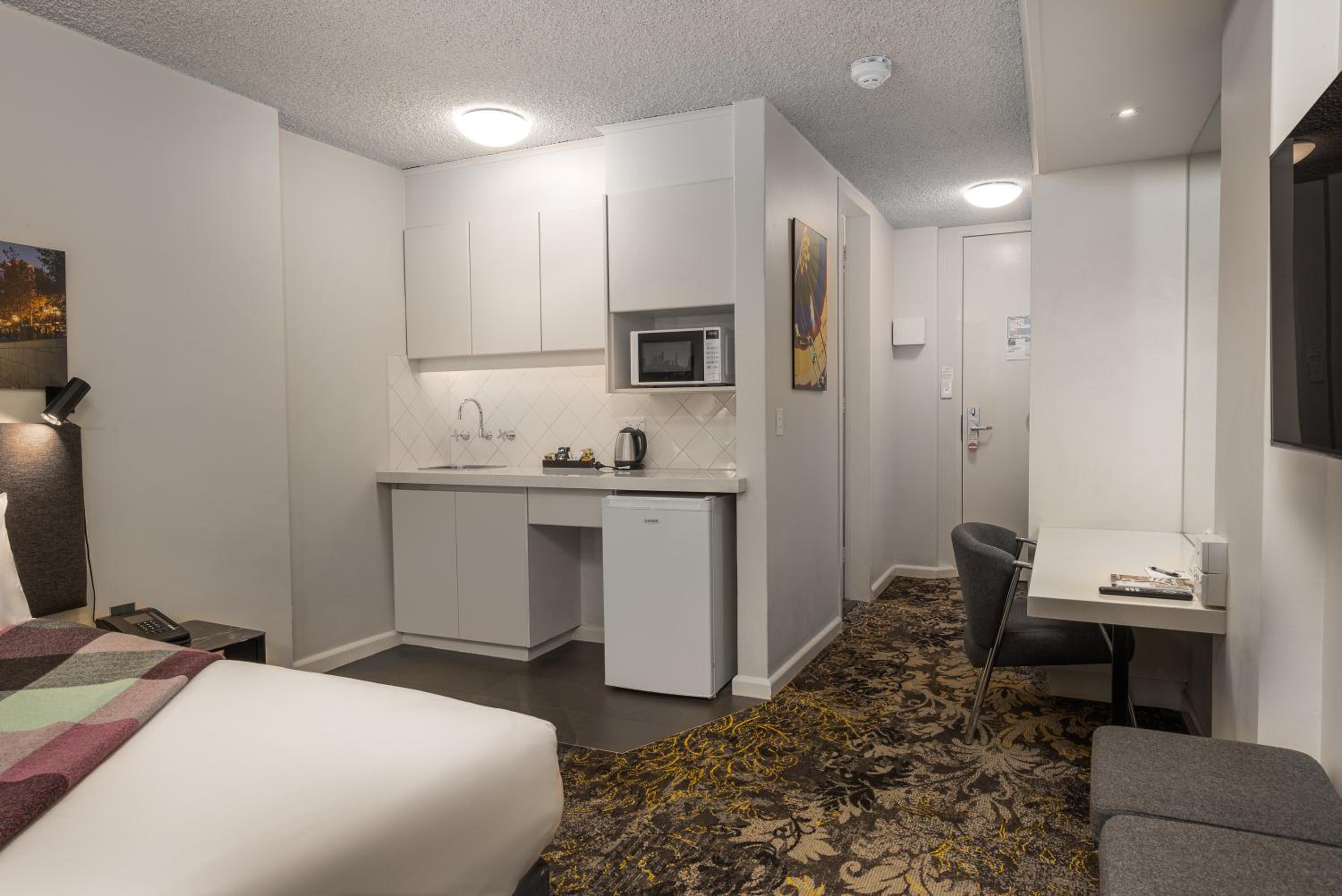 Deluxe Queen Room - Photo 4