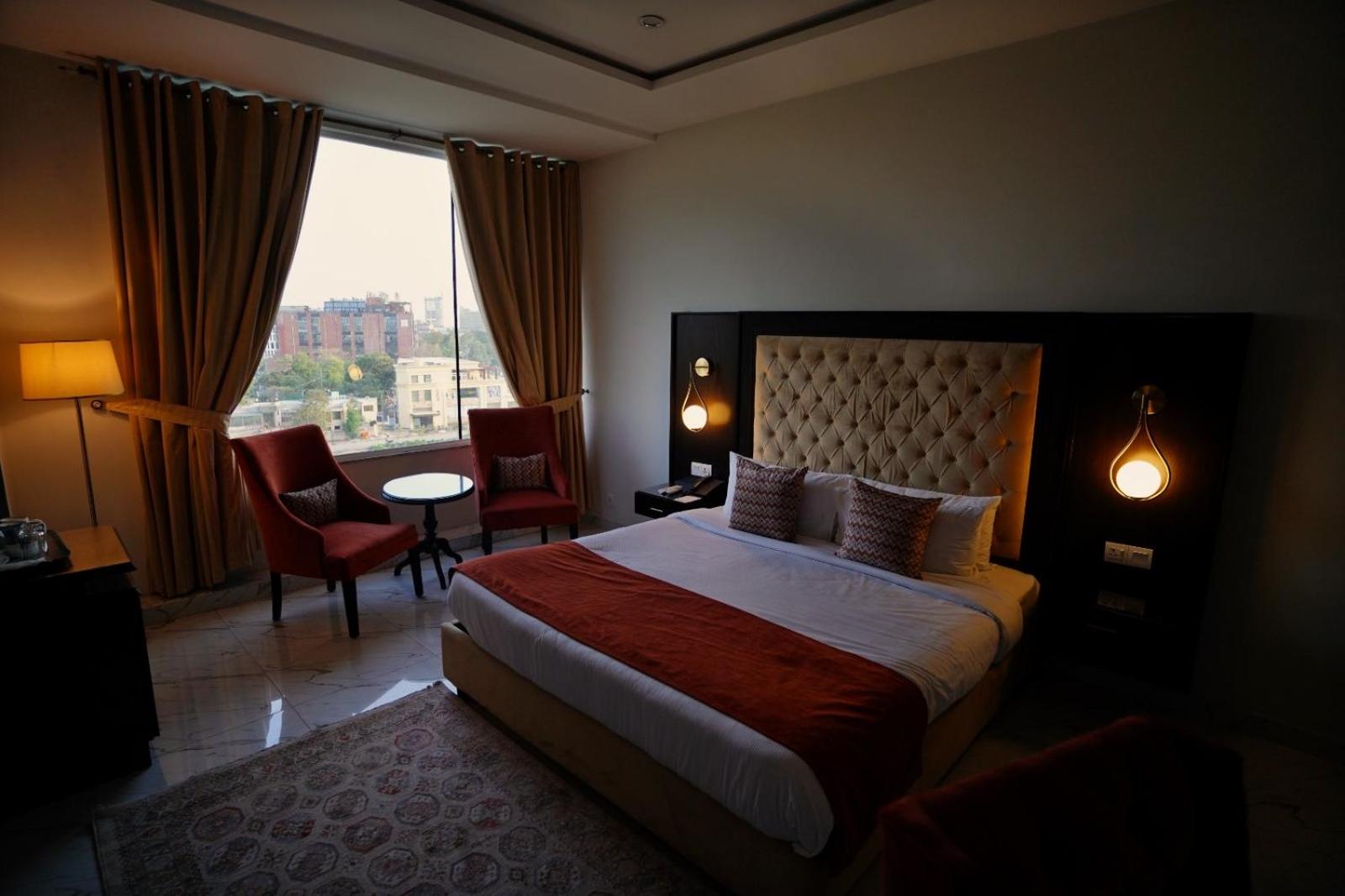Executive Room - Photo 2