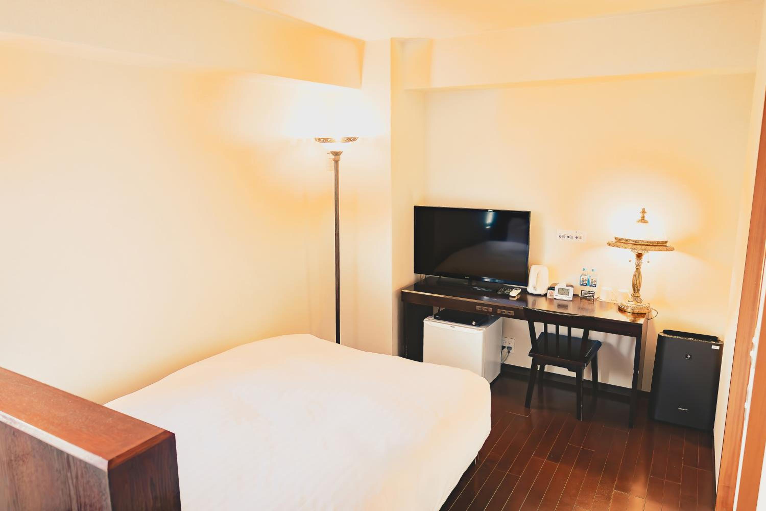 Double Room - Non-Smoking  - Photo 2