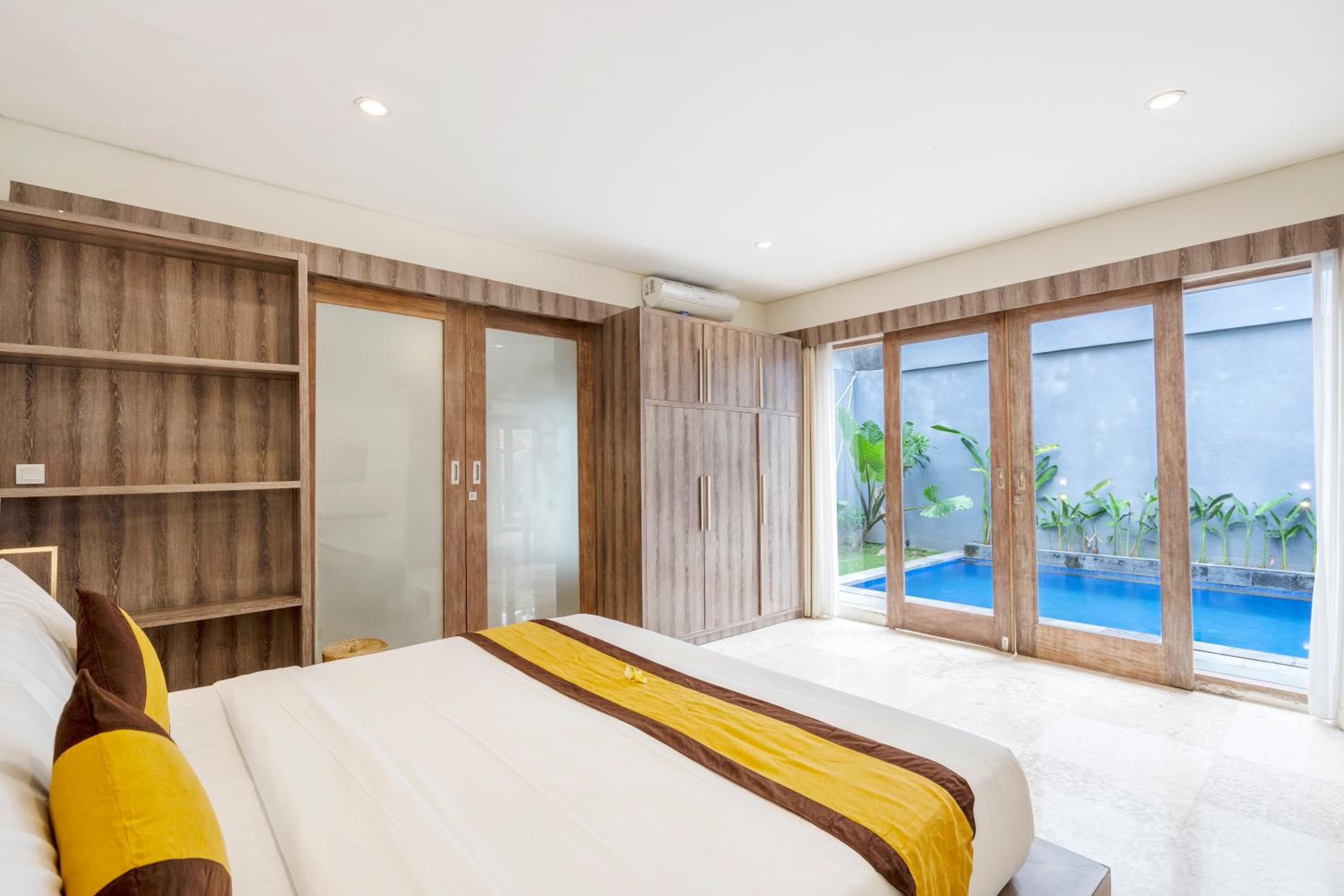 Three-Bedroom Villa photo 1