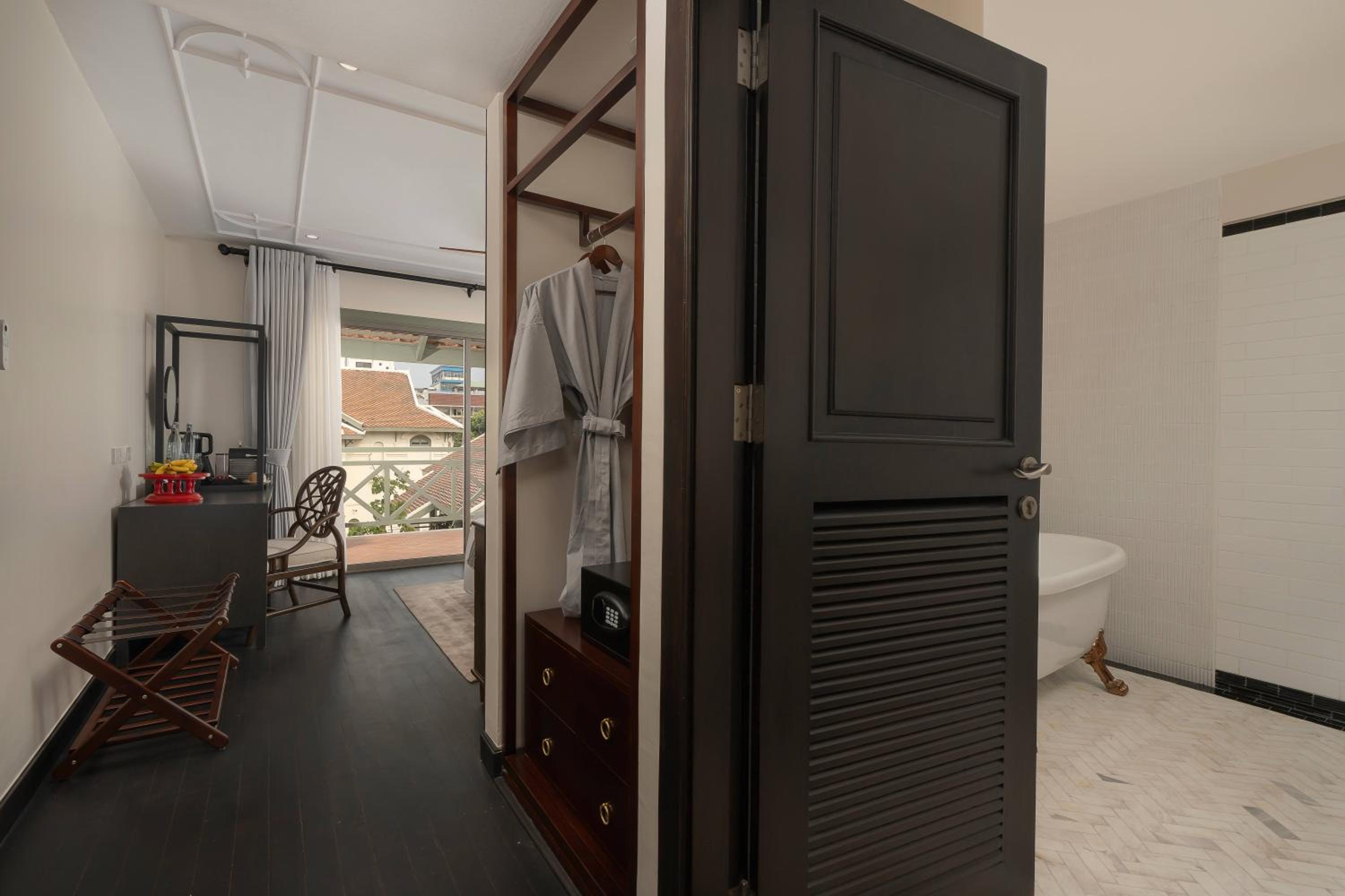 Twin Room with Balcony photo 2