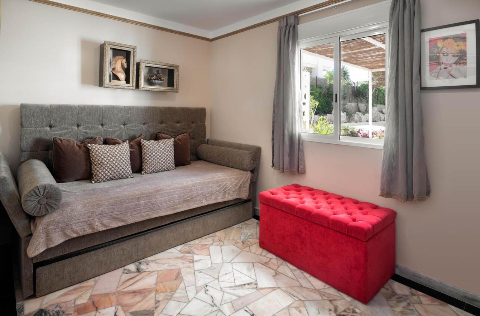 Apartamento de lujo de dos habitaciones con balcón