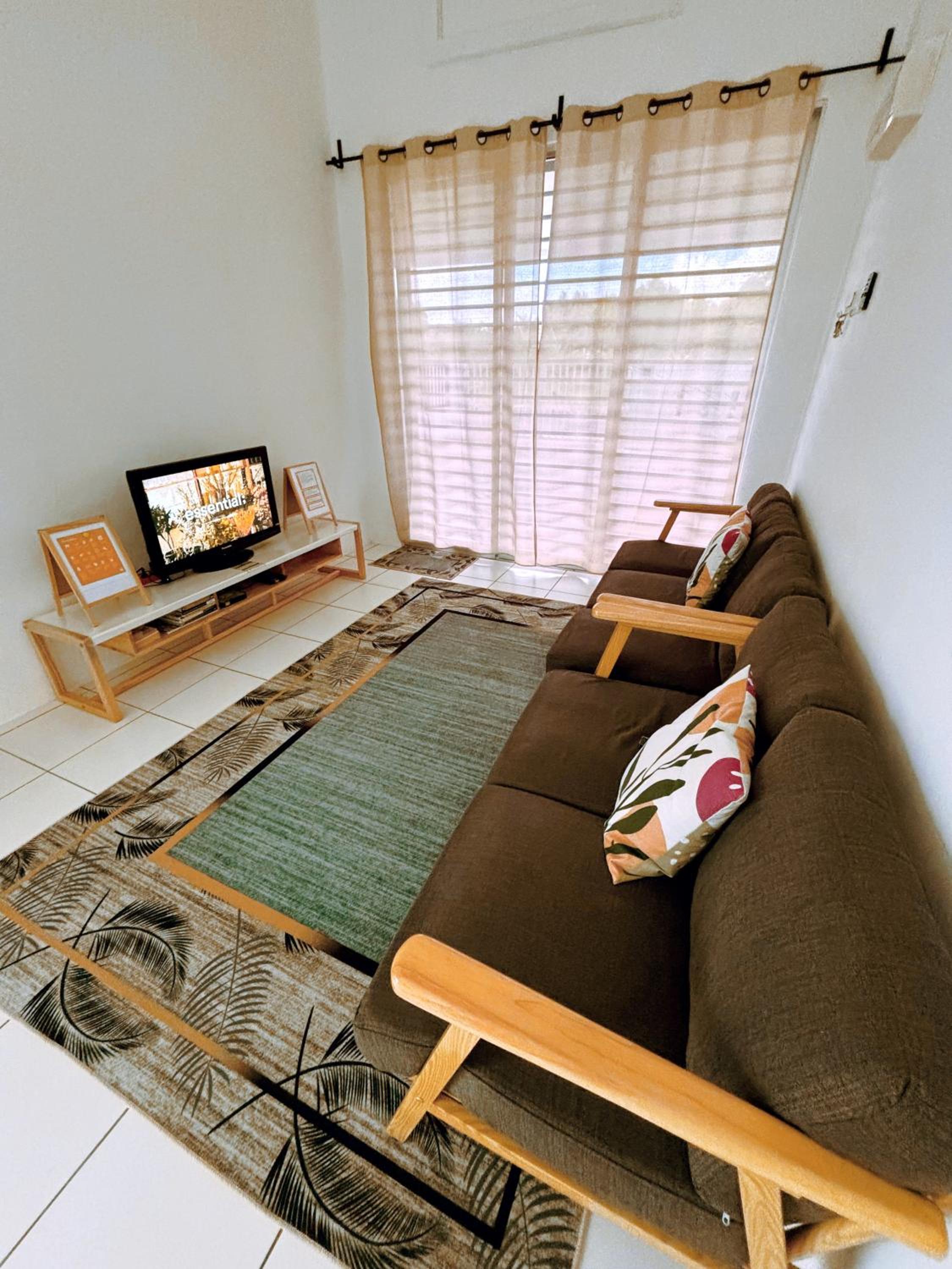 Three-Bedroom House photo 2