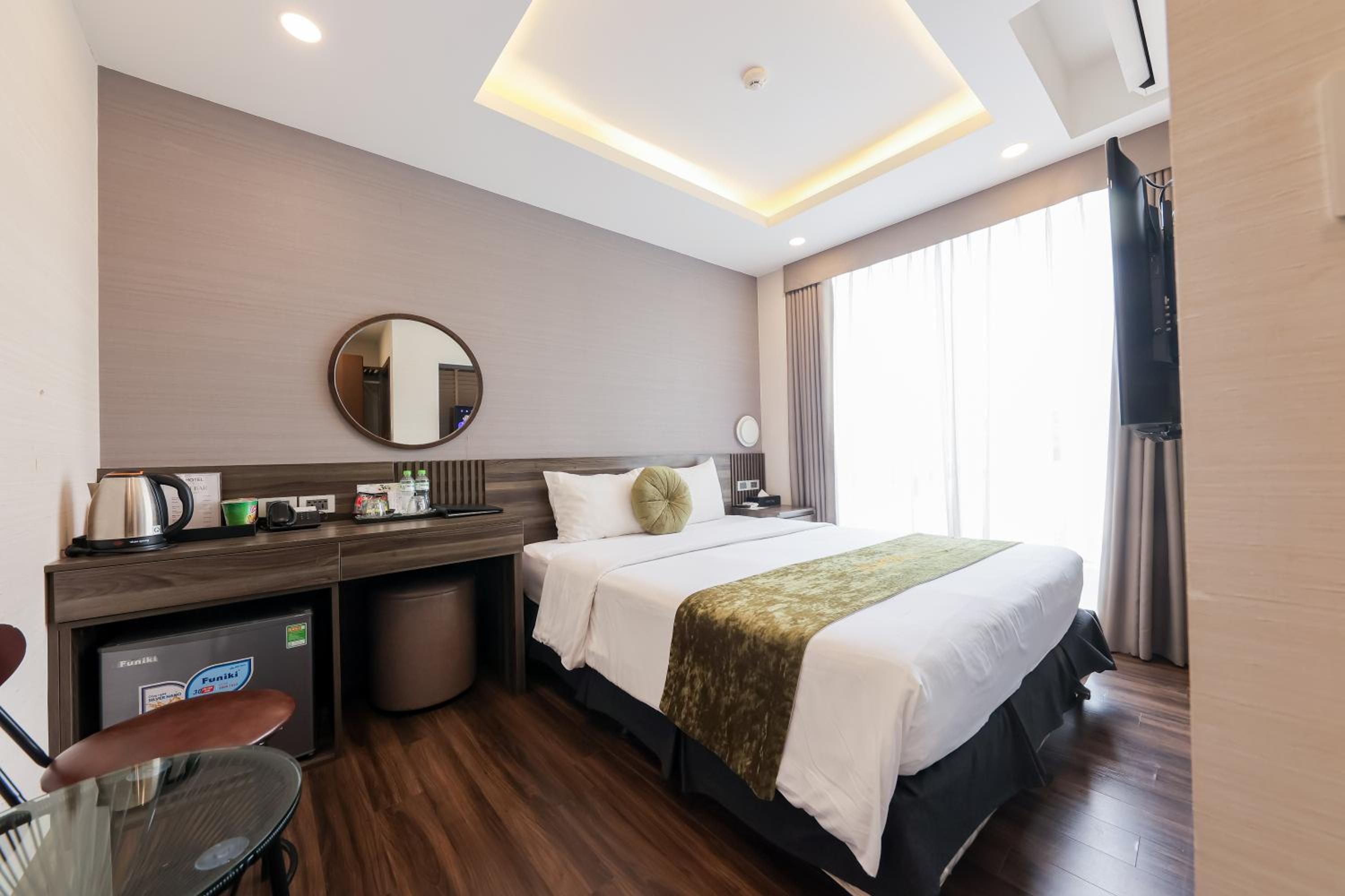 Deluxe Double or Twin Room with City View