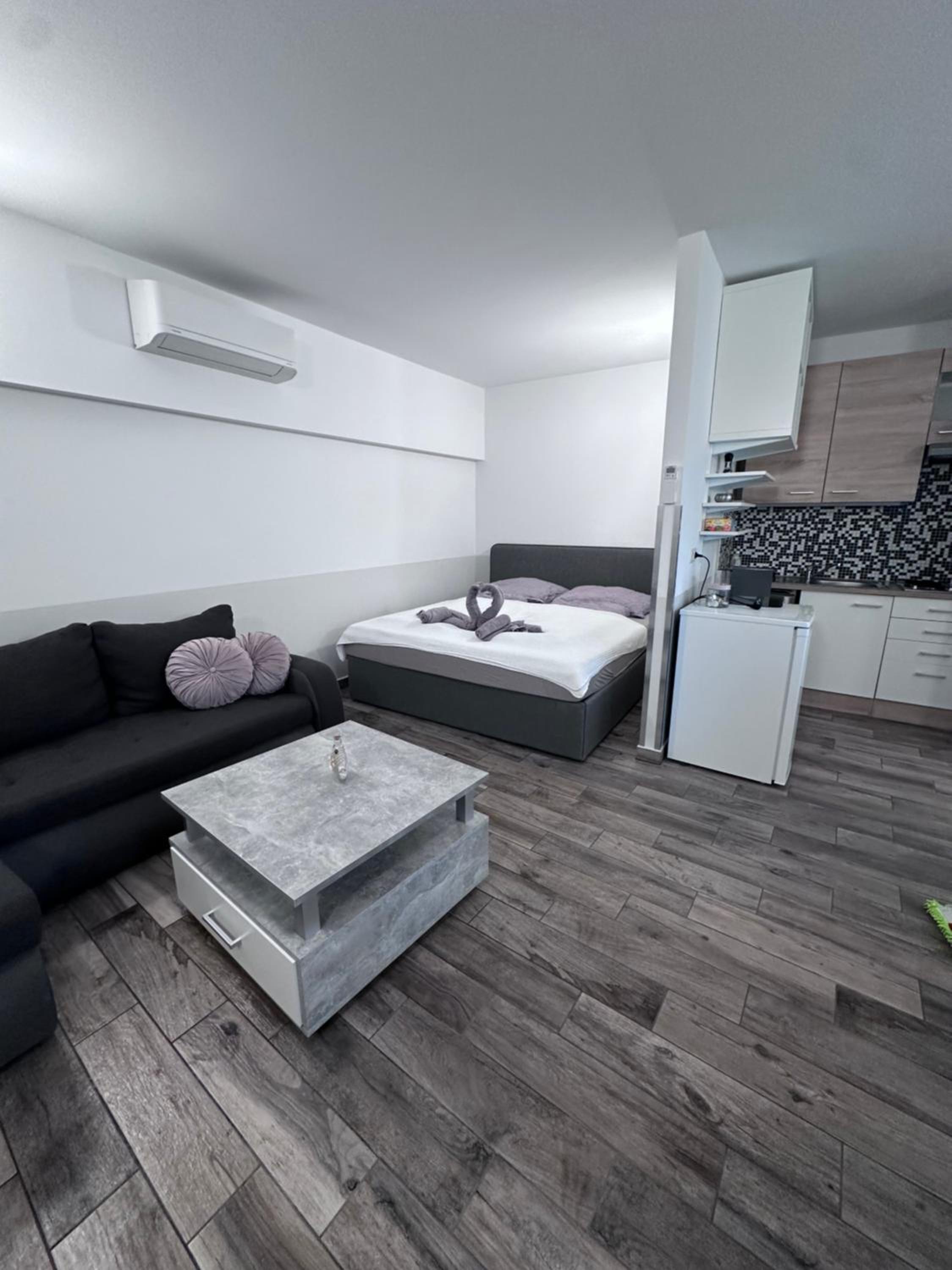 Apartment with Balcony photo 1