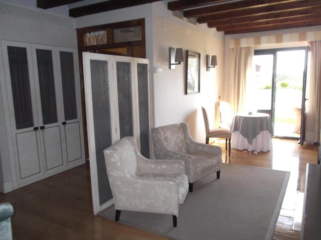 Junior Suite with Balcony photo 3