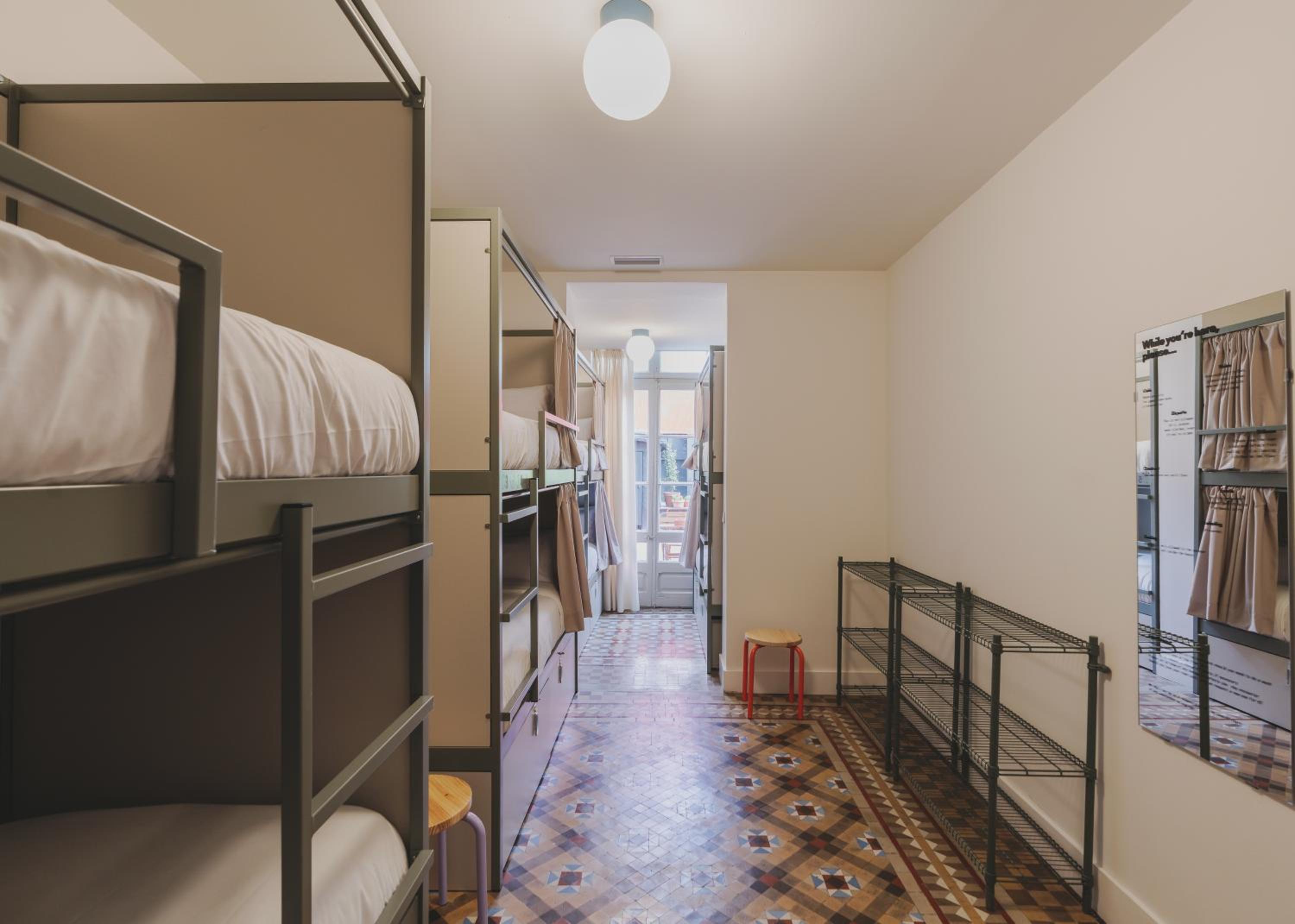Bed in 8-Bed Mixed Dormitory Room photo 2