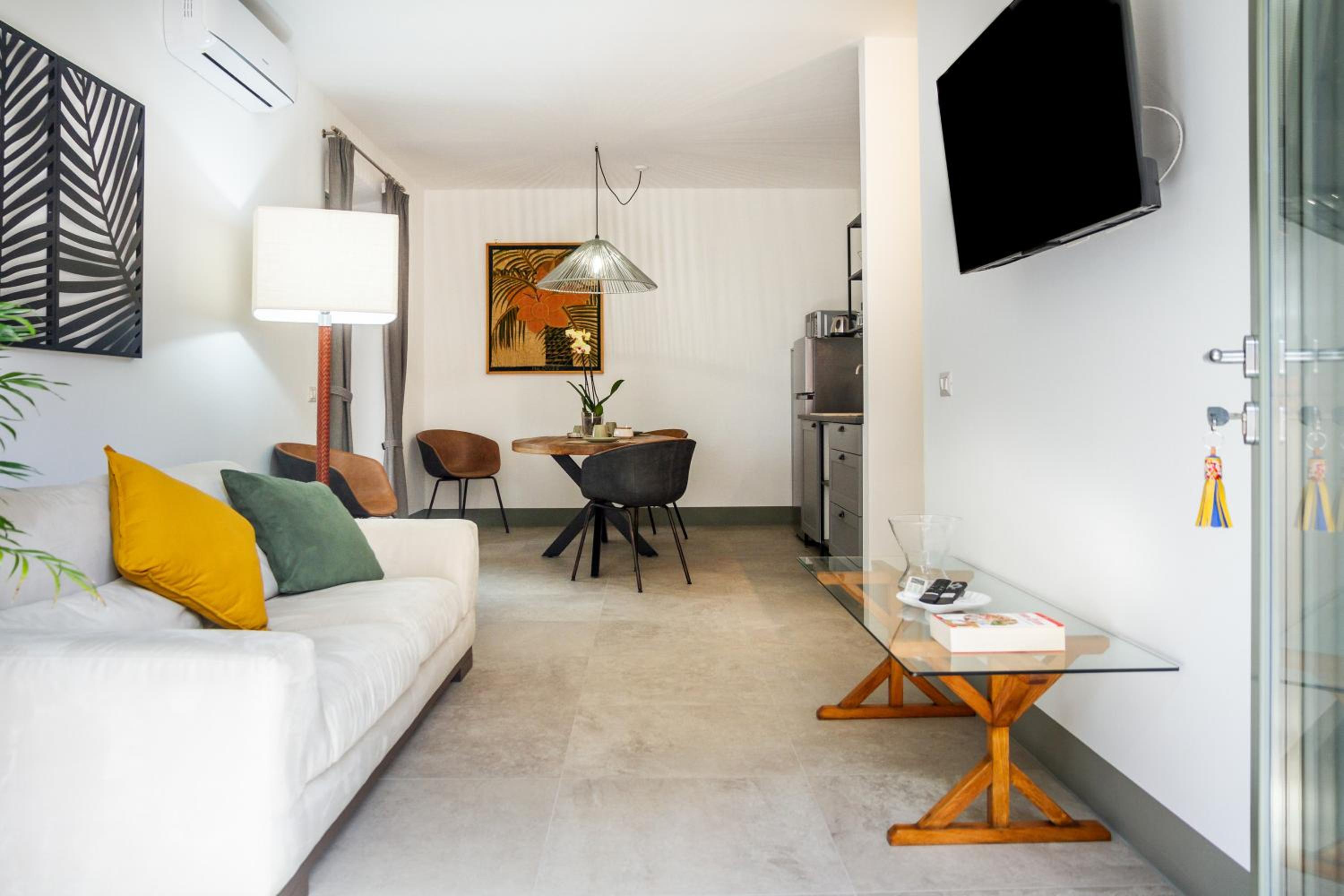Two-Bedroom Deluxe Apartment with Garden View