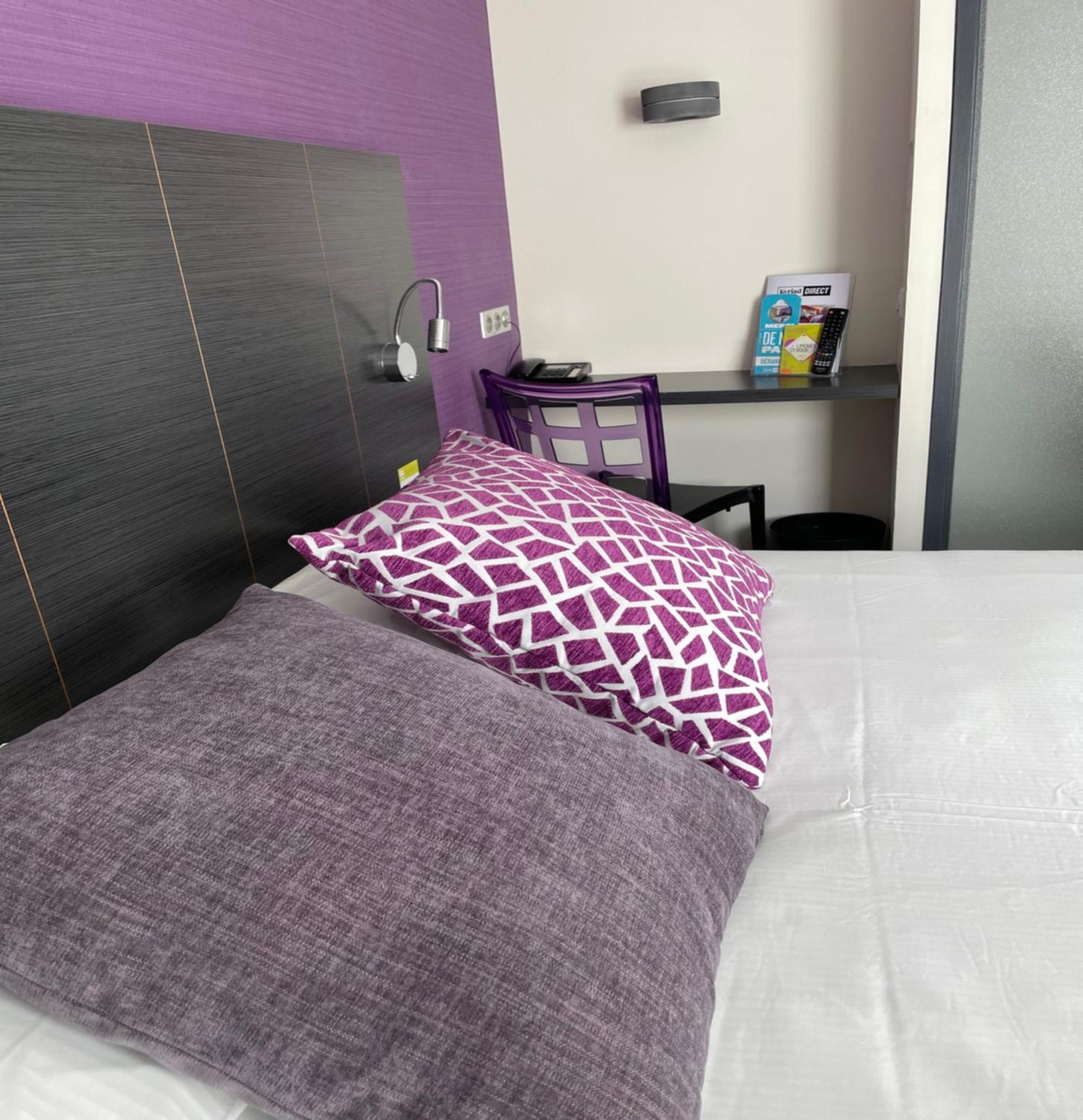 1 Double Bed - Superior Room - Photo 6