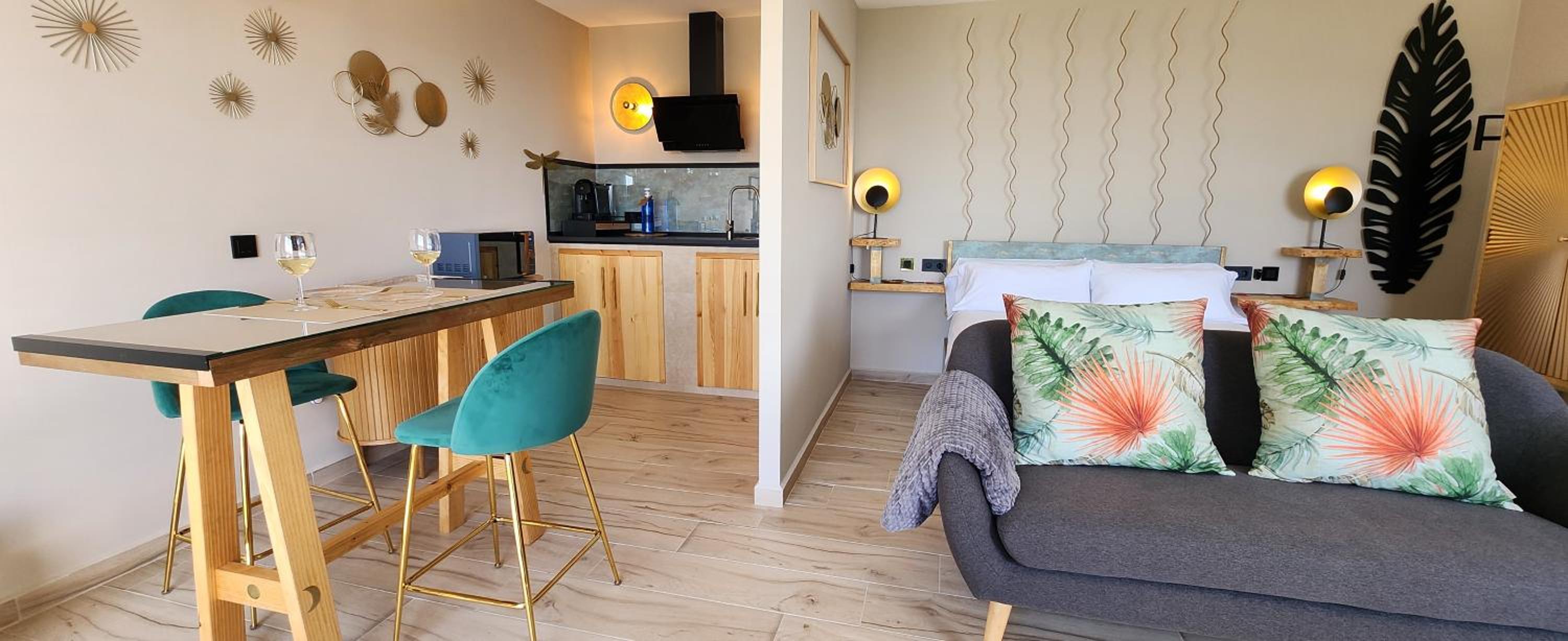 Deluxe Double Room with Bath photo 3