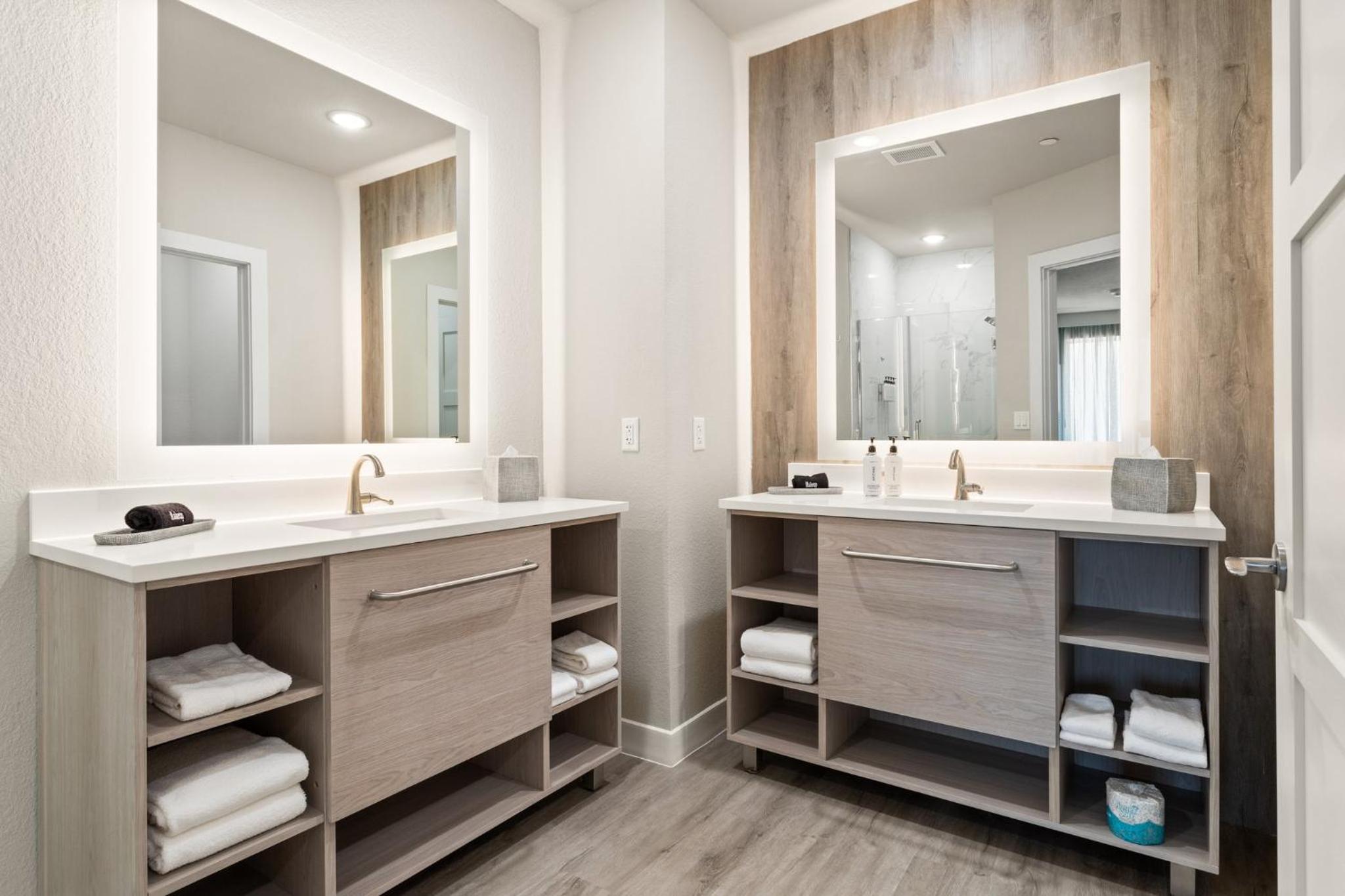One-Bedroom King Suite - Photo 7