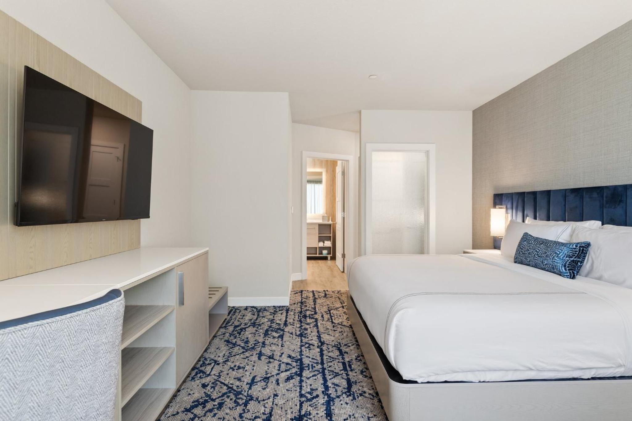 One-Bedroom King Suite - Photo 1