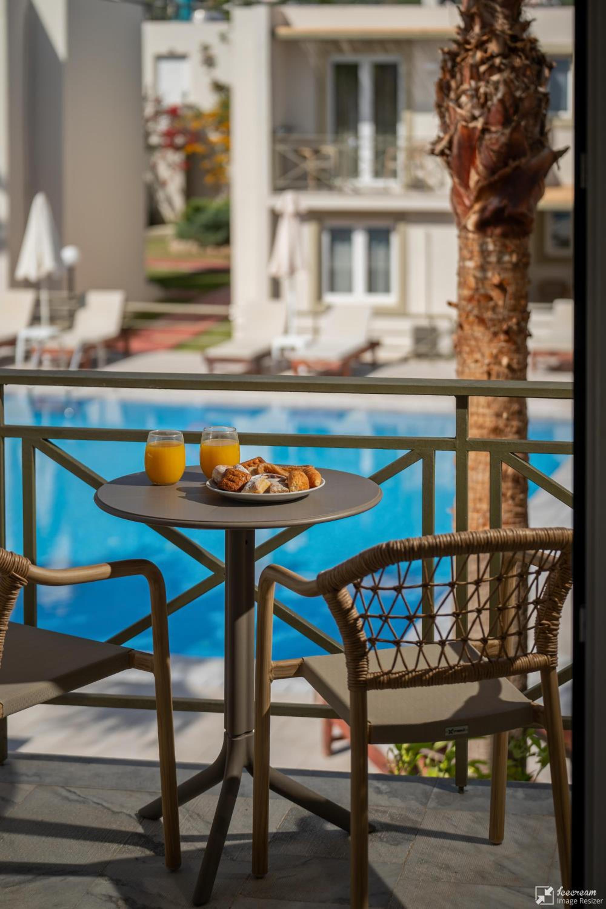 Superior Bungalow Room Pool View