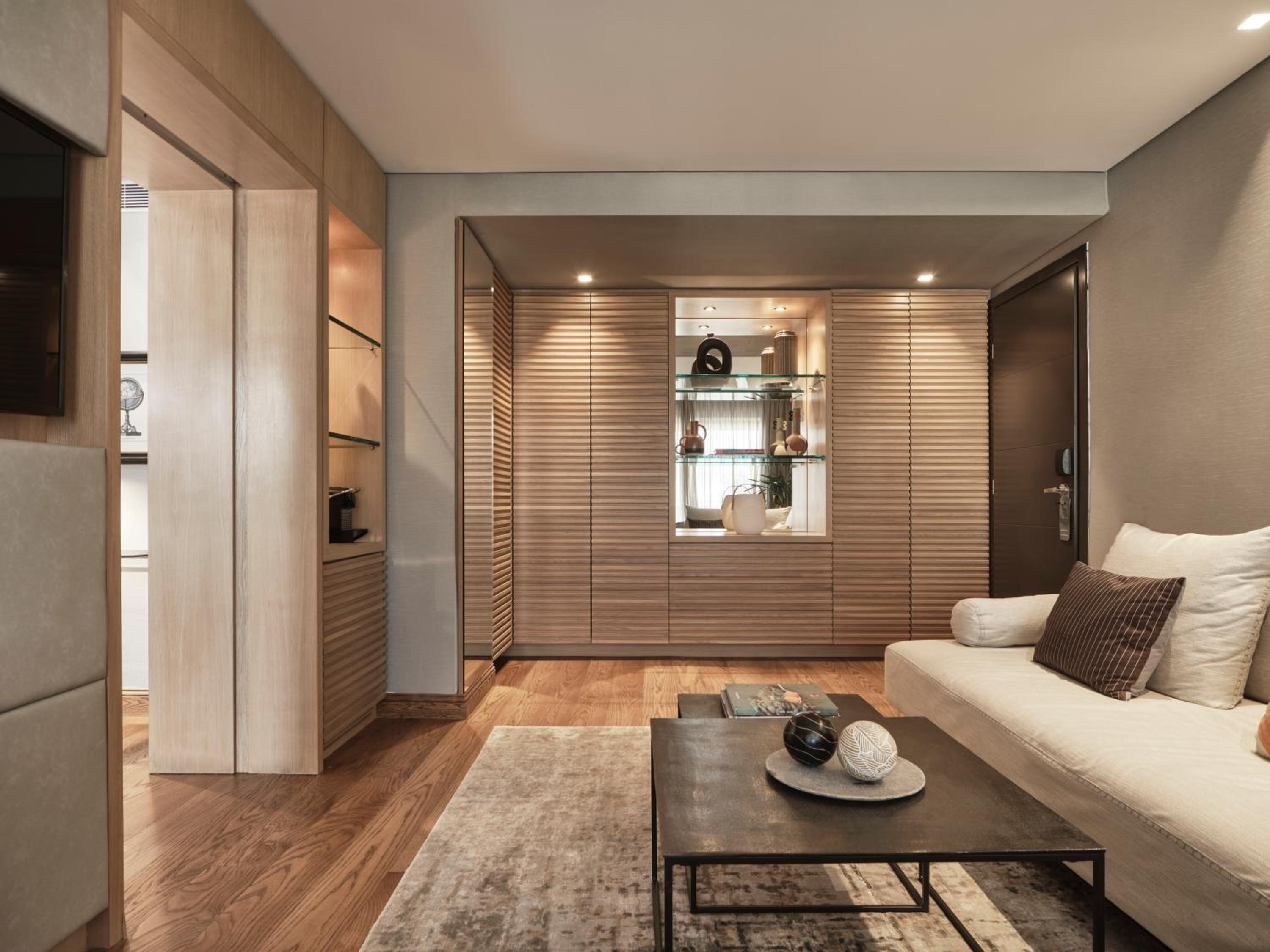 Master Suite with Sea View & Veranda thumbnail 5