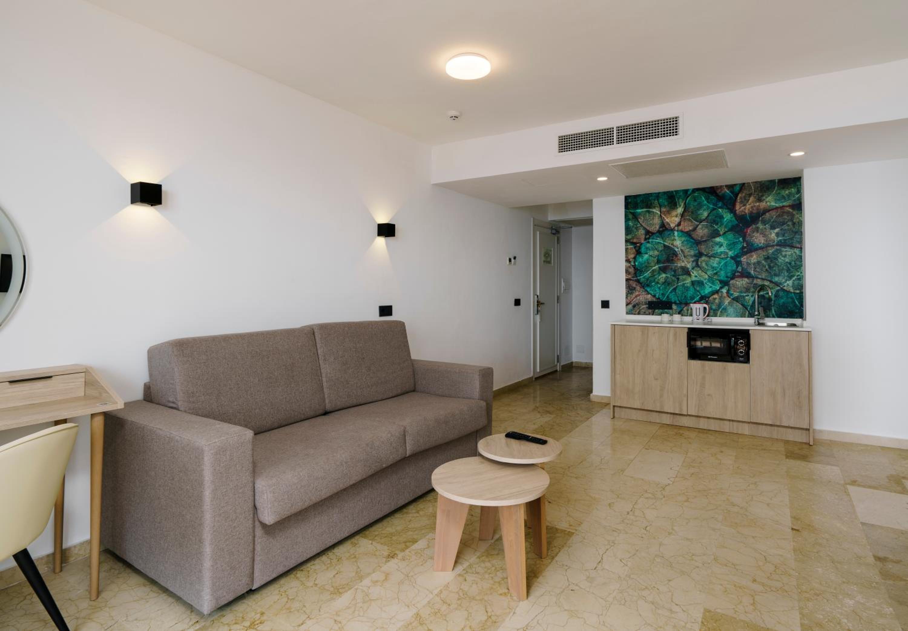 Suite 2 bedrooms