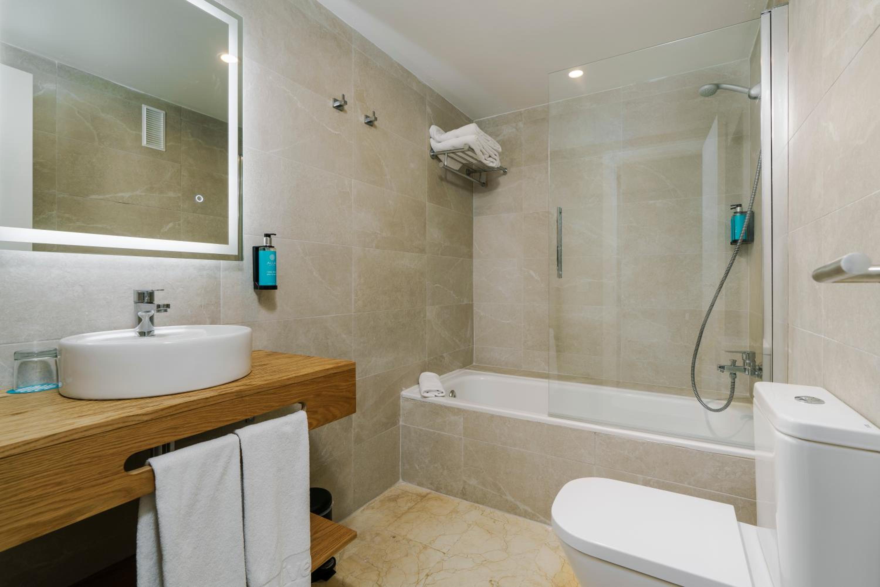 Suite 2 bedrooms thumbnail 5