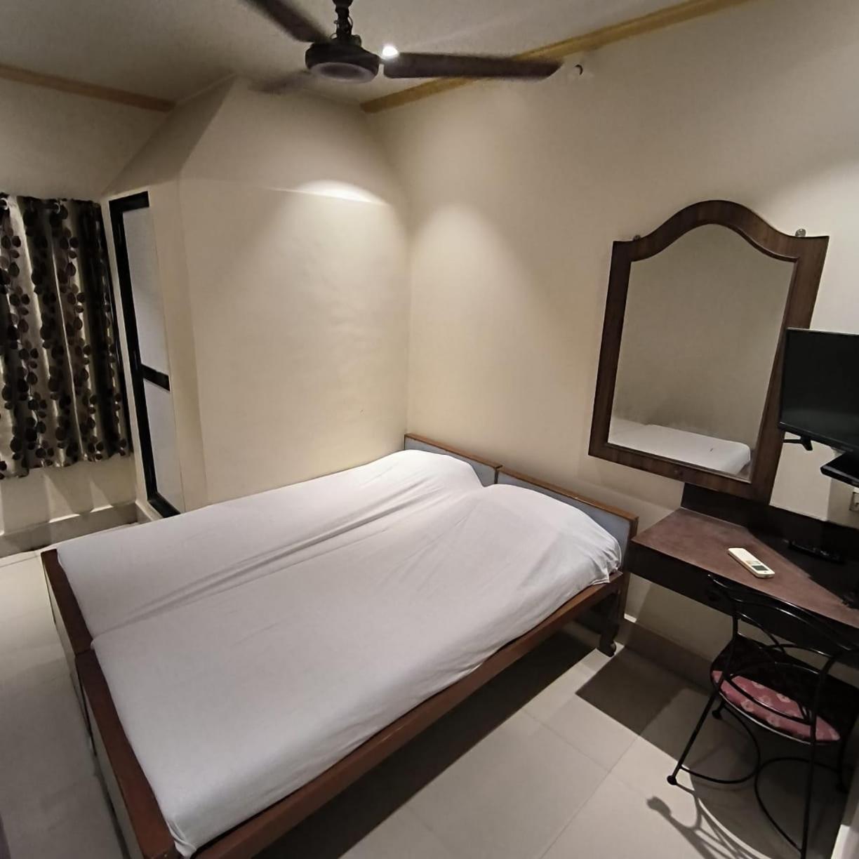 Standard Double Room with Shared Bathroom