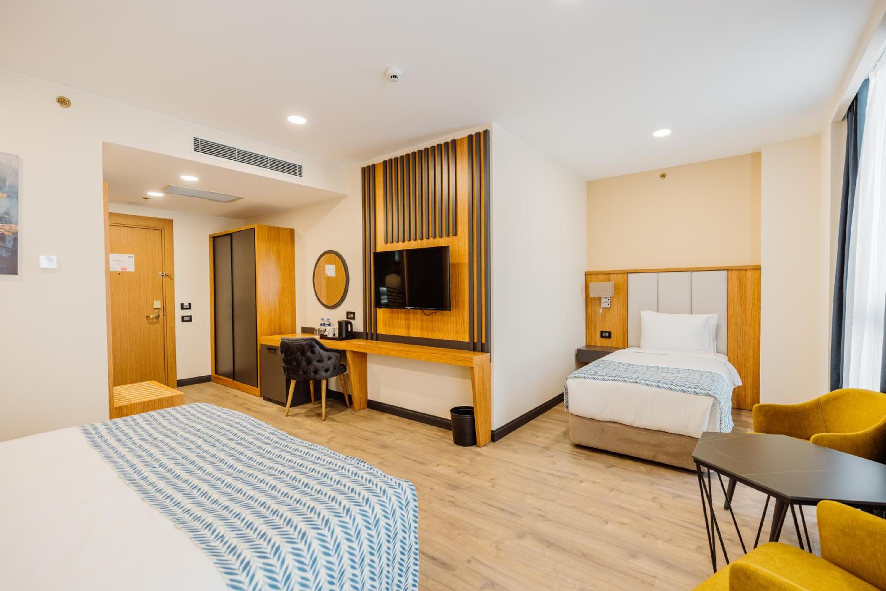 Deluxe Triple Room - Photo 2