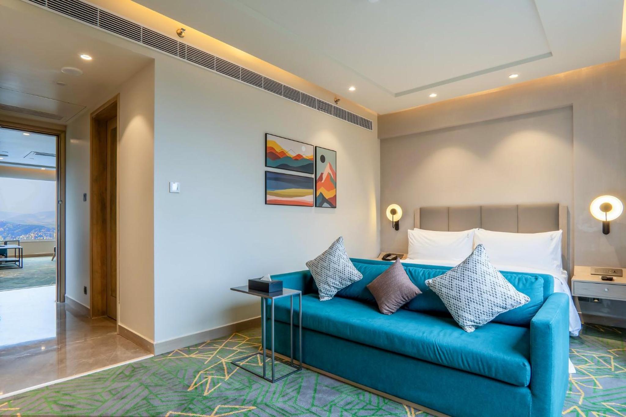 One-Bedroom Suite - Photo 2