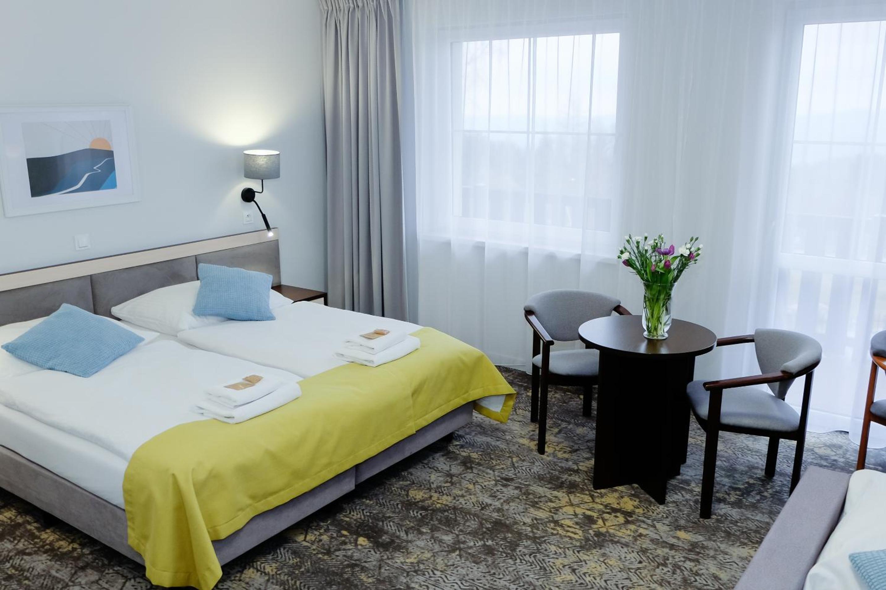 Deluxe Twin Room with Mountain View - Photo 2