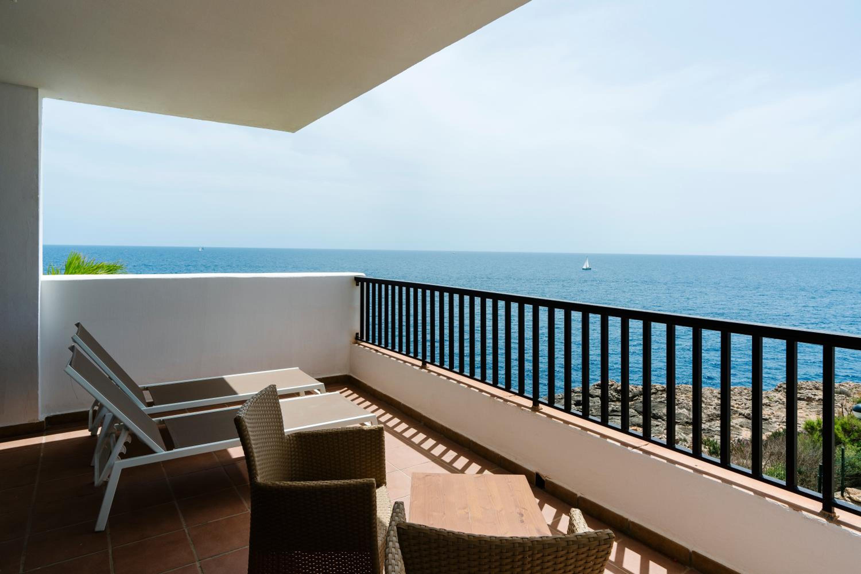 Suite 2 Bedrooms Sea View thumbnail 5