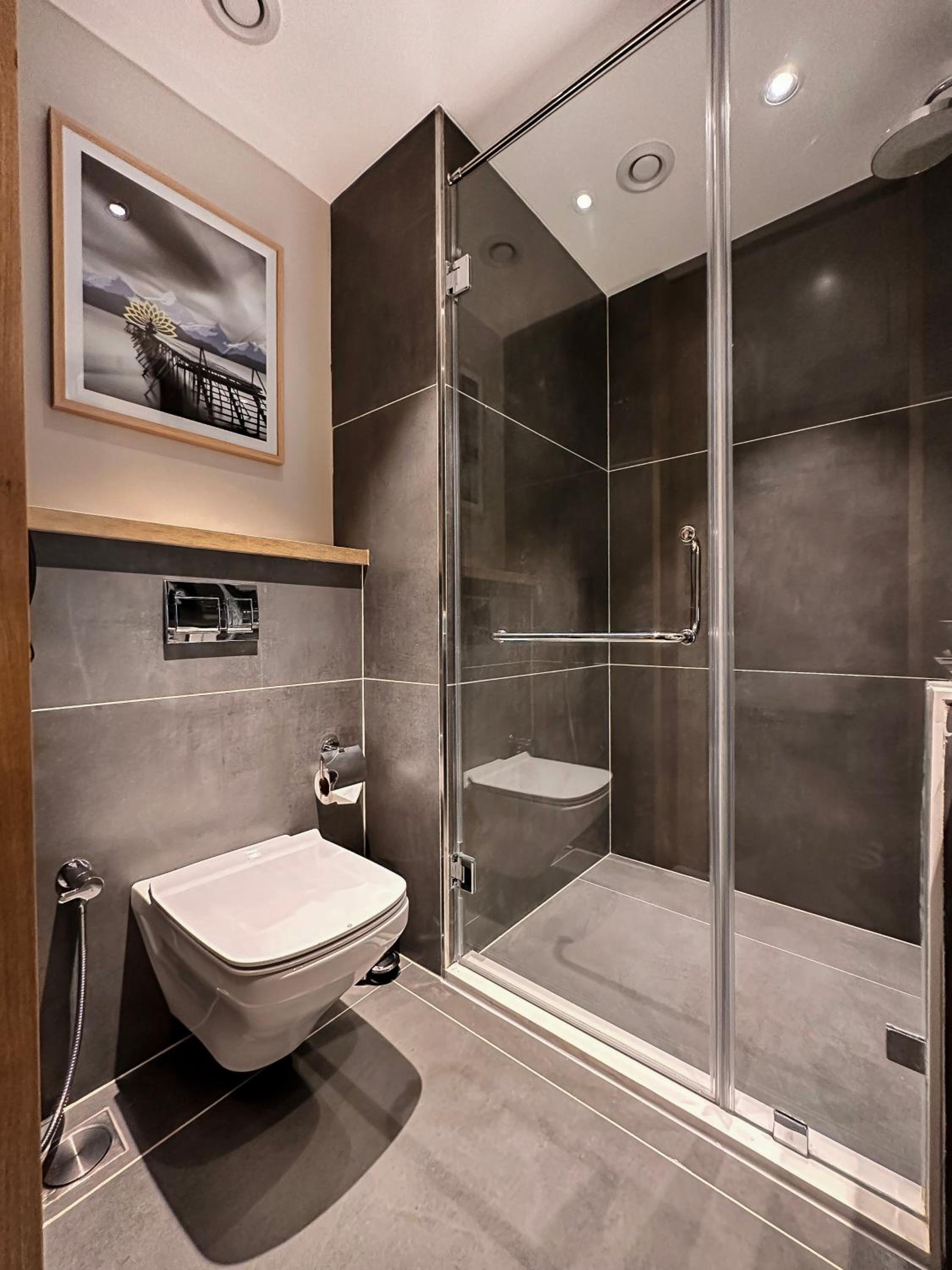 Deluxe King Room - Non-Smoking photo 2